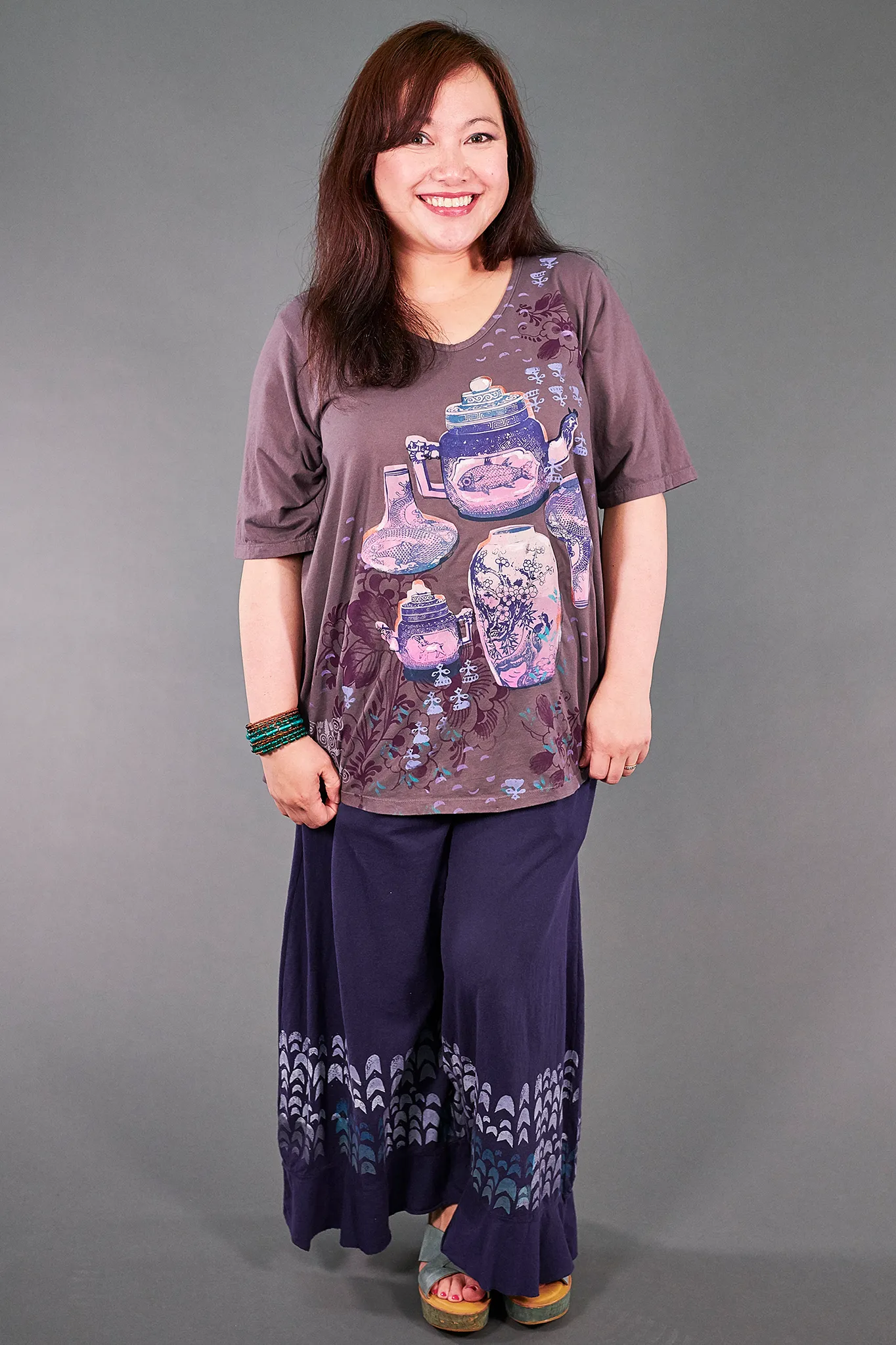 1211 Simple A-line Tee Flint Jardinieres