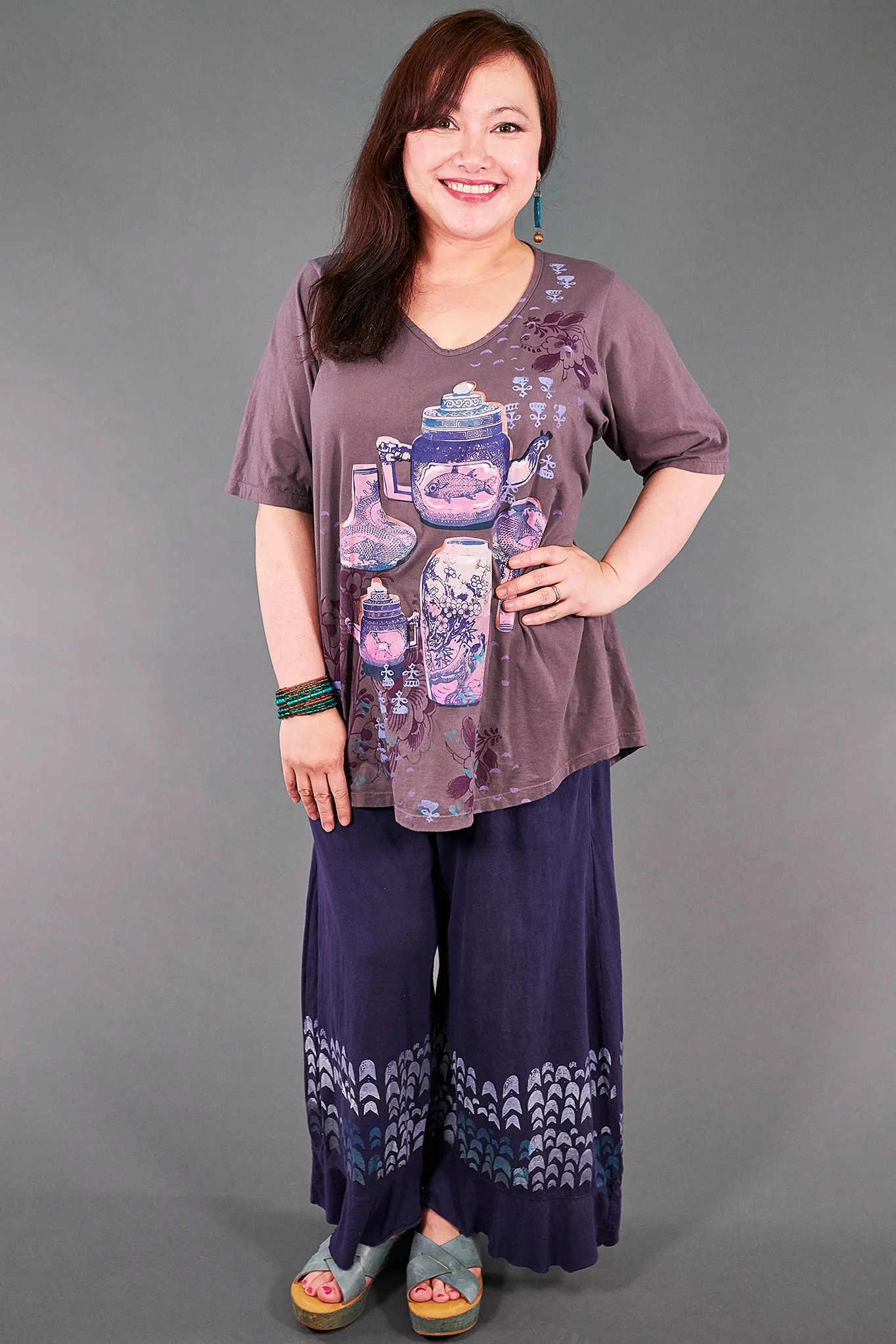 1211 Simple A-line Tee Flint Jardinieres