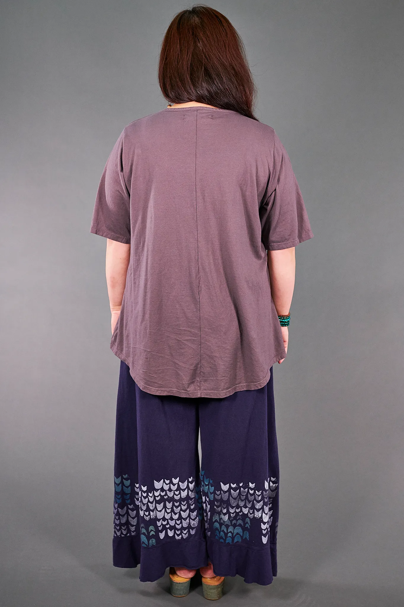 1211 Simple A-line Tee Flint Jardinieres