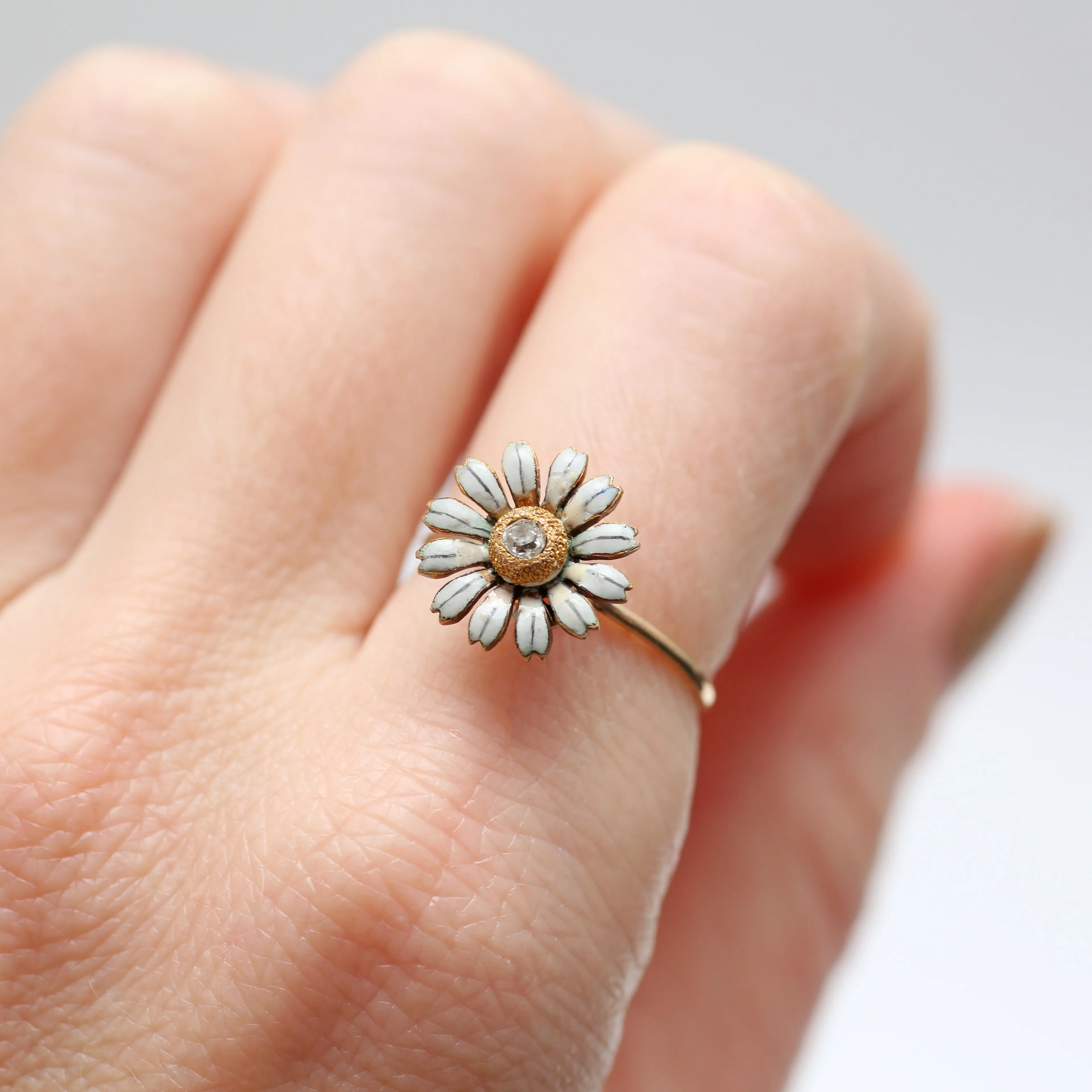 14k Diamond Daisy Ring