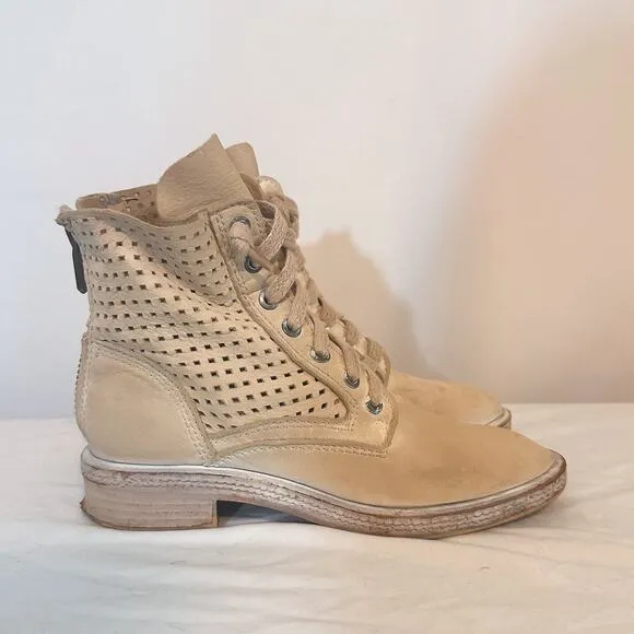 3 FOR $50! 🎁 DOLCE VITA Aldis Ivory Nubuck Lace Up Combat Ankle Boot Sz.…