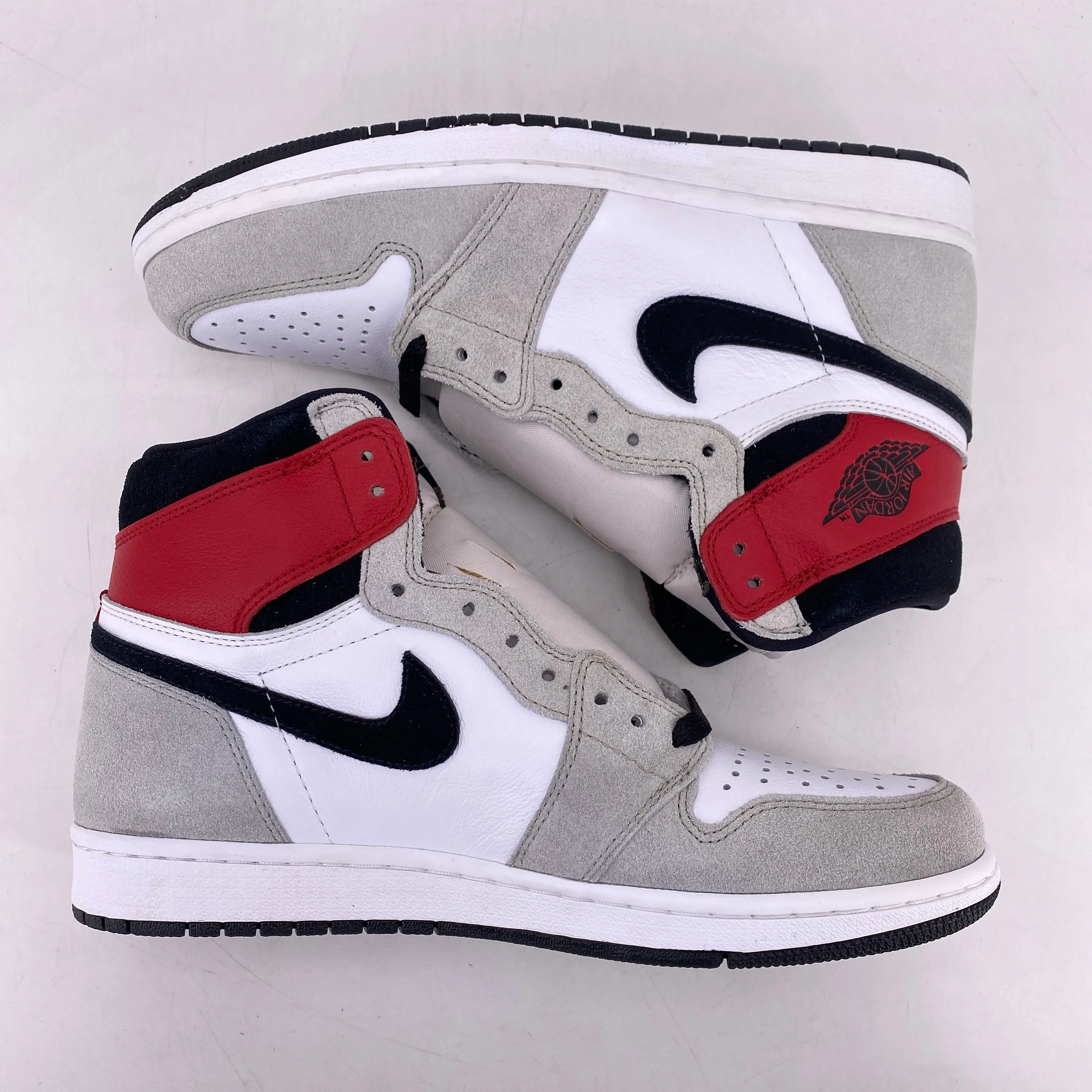 Air Jordan 1 Retro High OG "Light Smoke Grey" 2020 New (Cond) Size 9.5