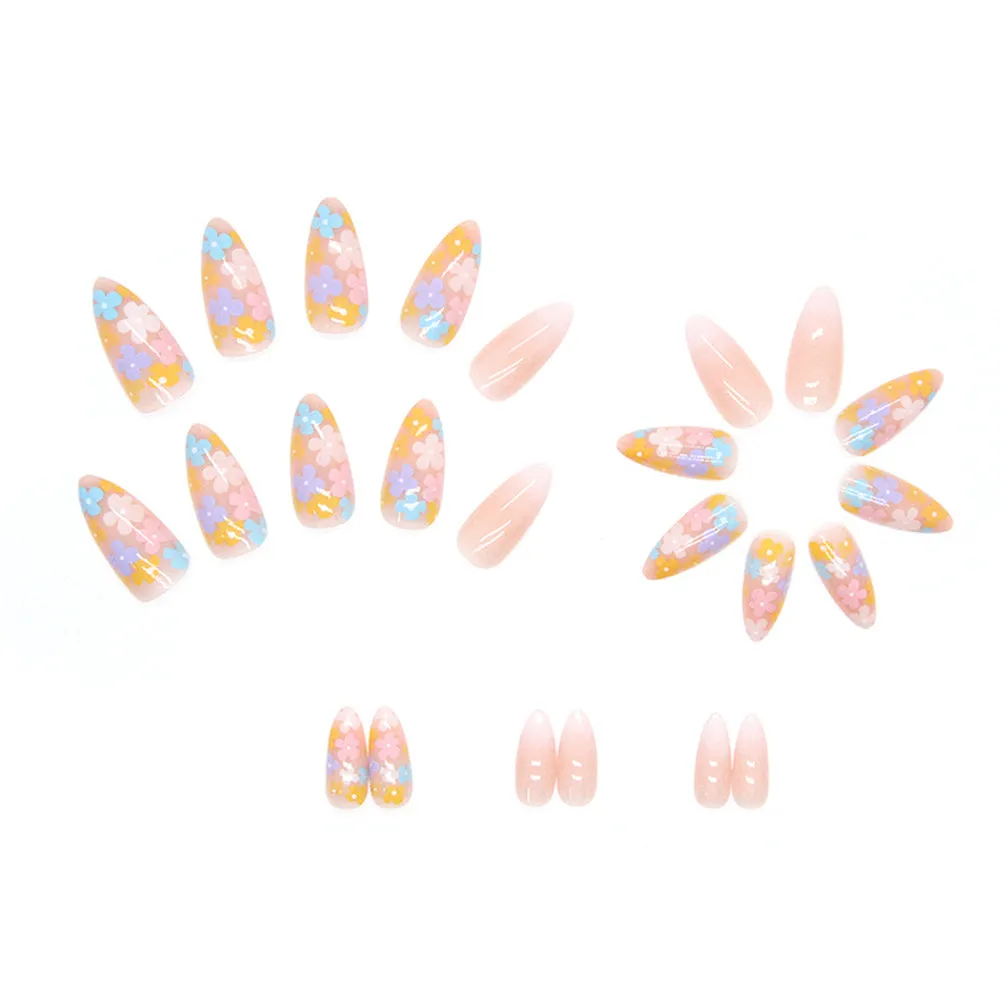 Almond Colorful flowers and flowers are icy in summer