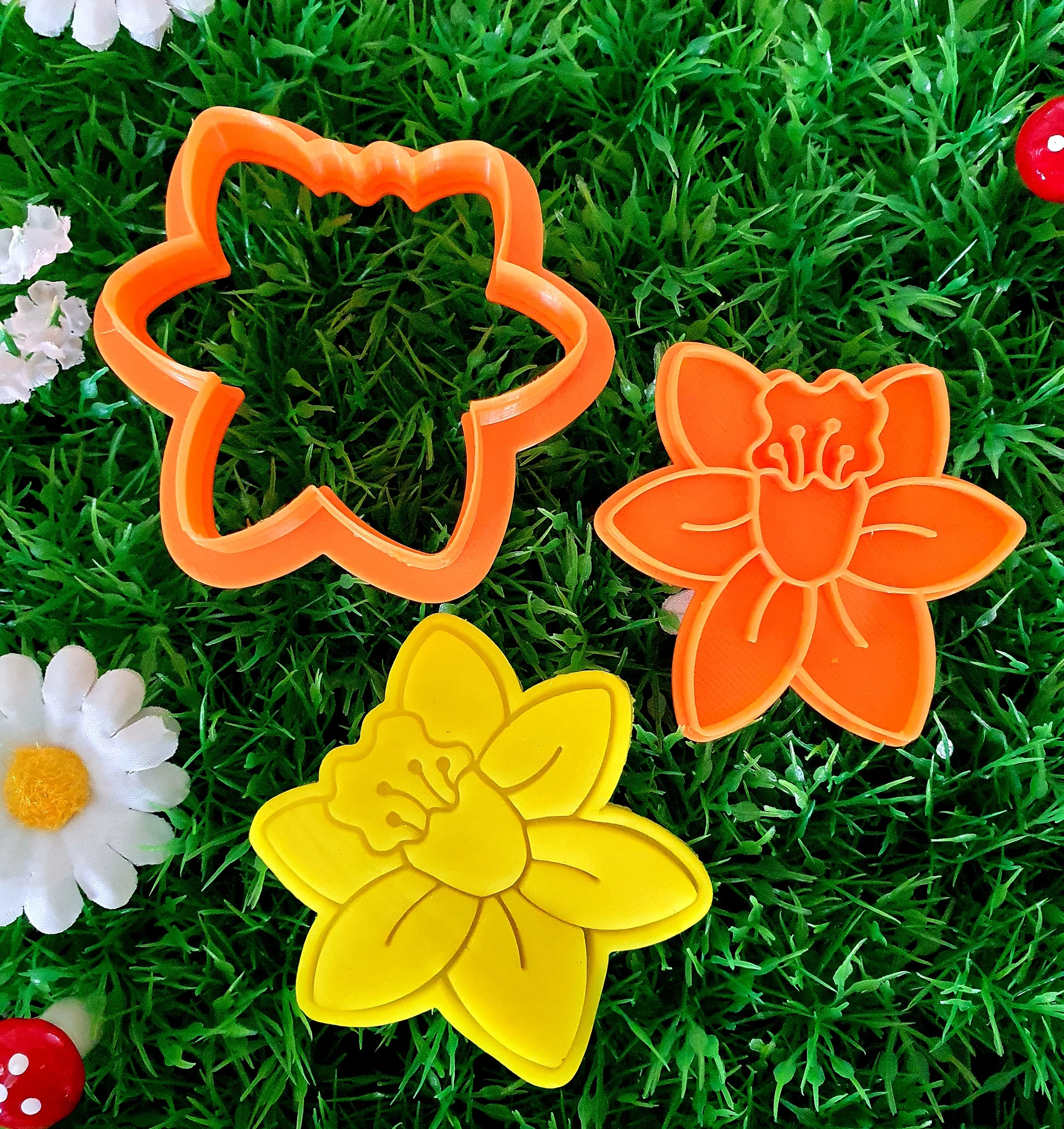 Daffodil Cookie Cutter and Embosser 65mm
