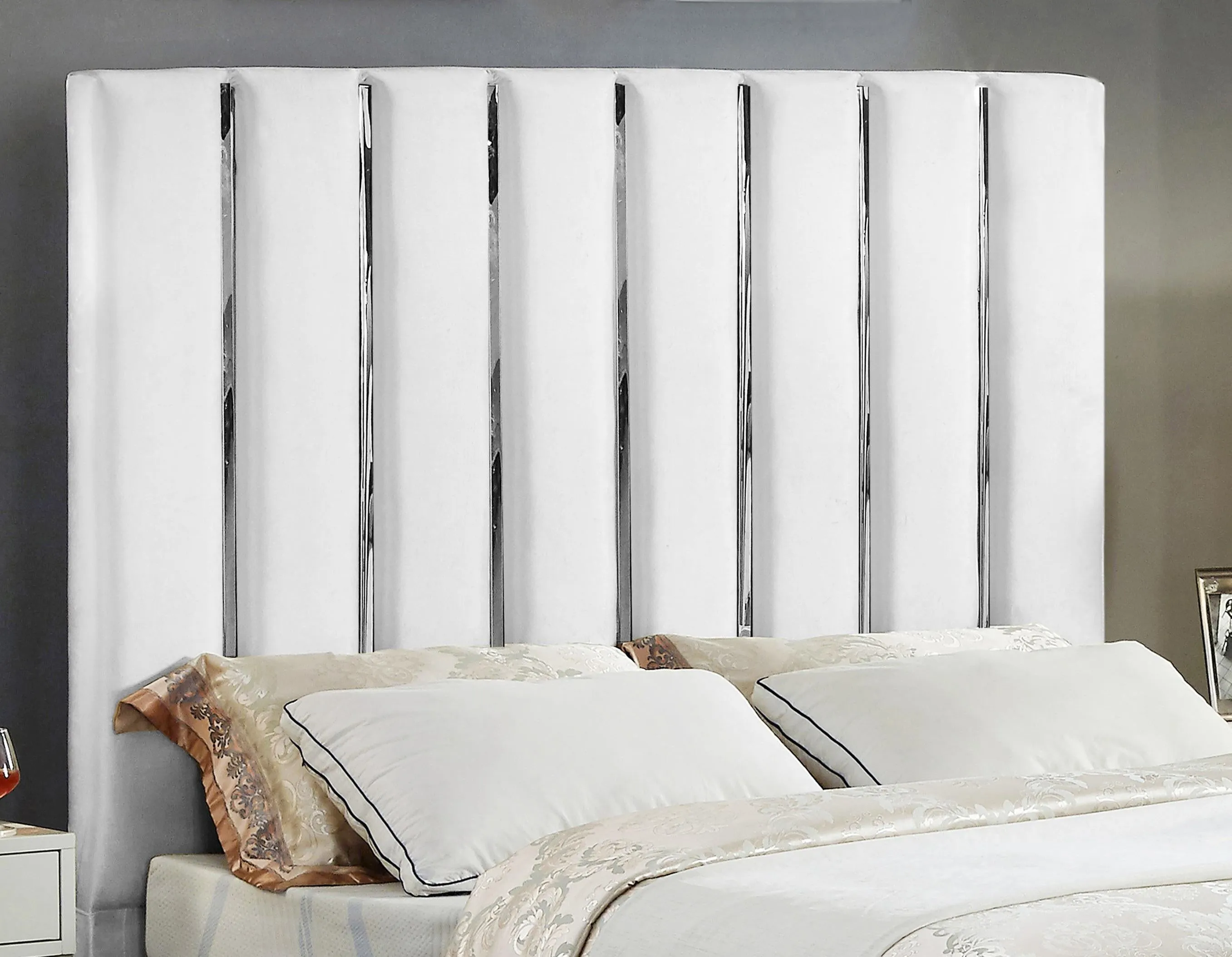 Enzo White Velvet Queen Bed