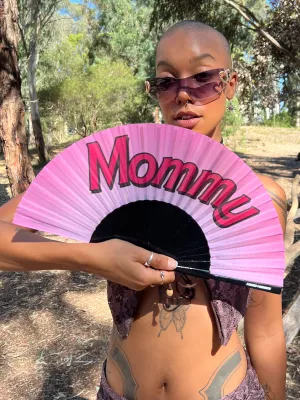 *EXCLUSIVE* MOMMY DOOF FAN