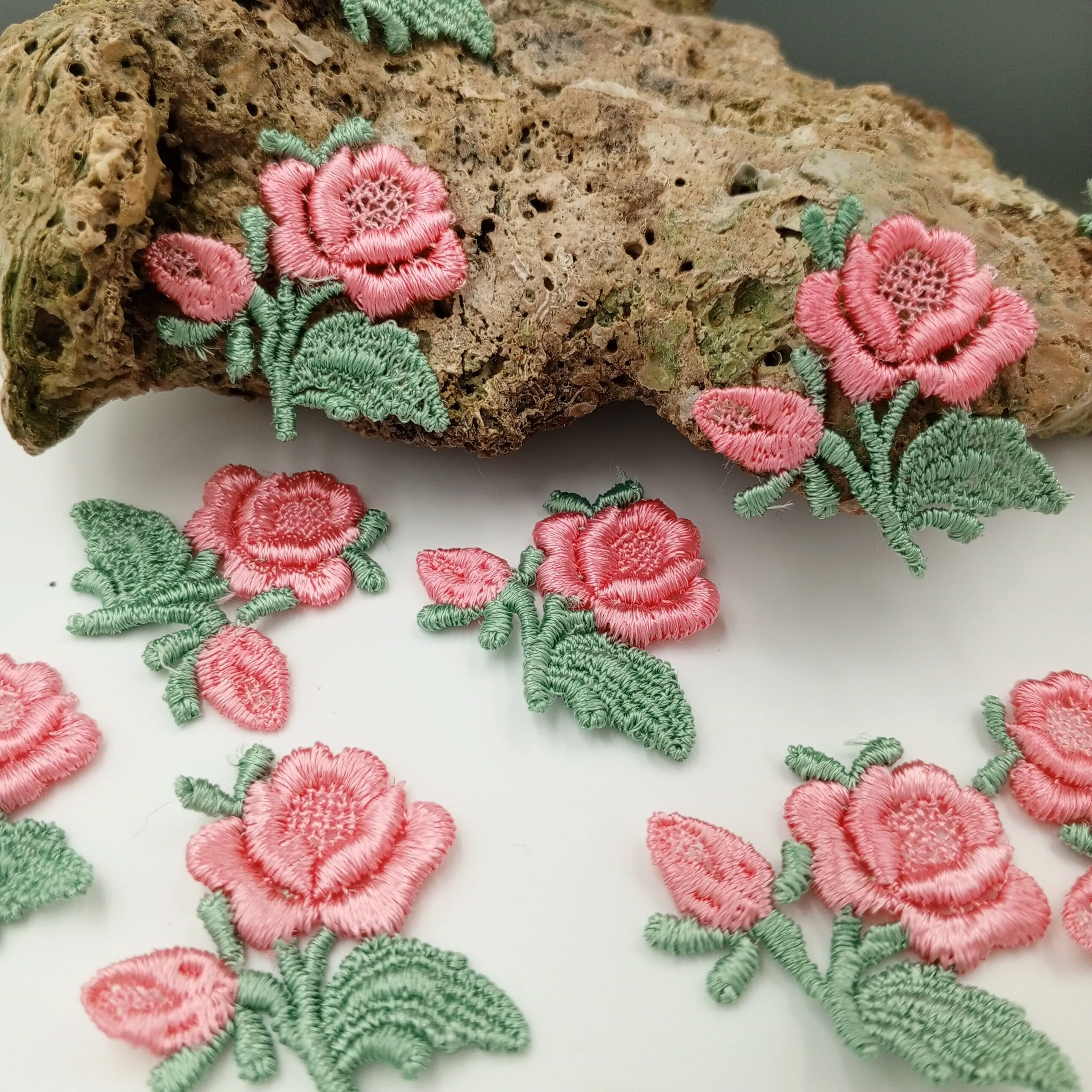 FLORAL VINTAGE applique Pink Green Flower Patches #250