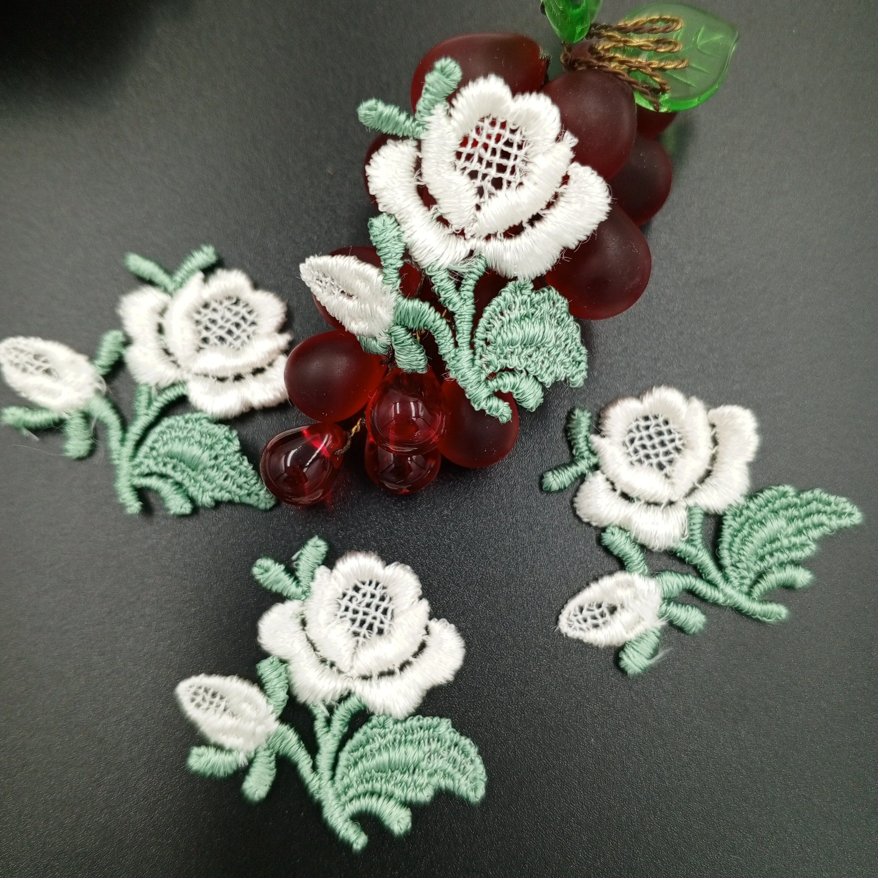 FLORAL VINTAGE applique White Flower Patches #254