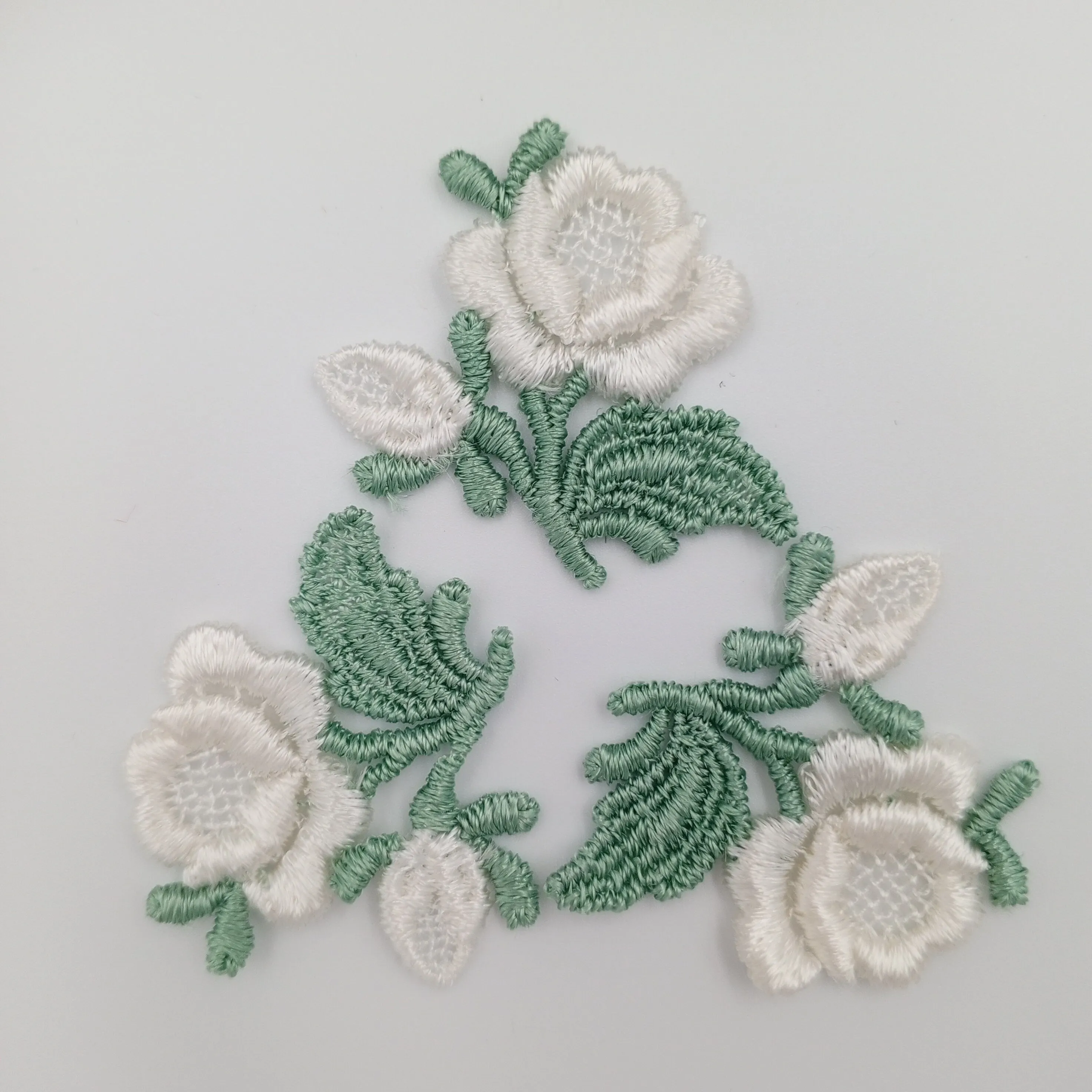 FLORAL VINTAGE applique White Flower Patches #254