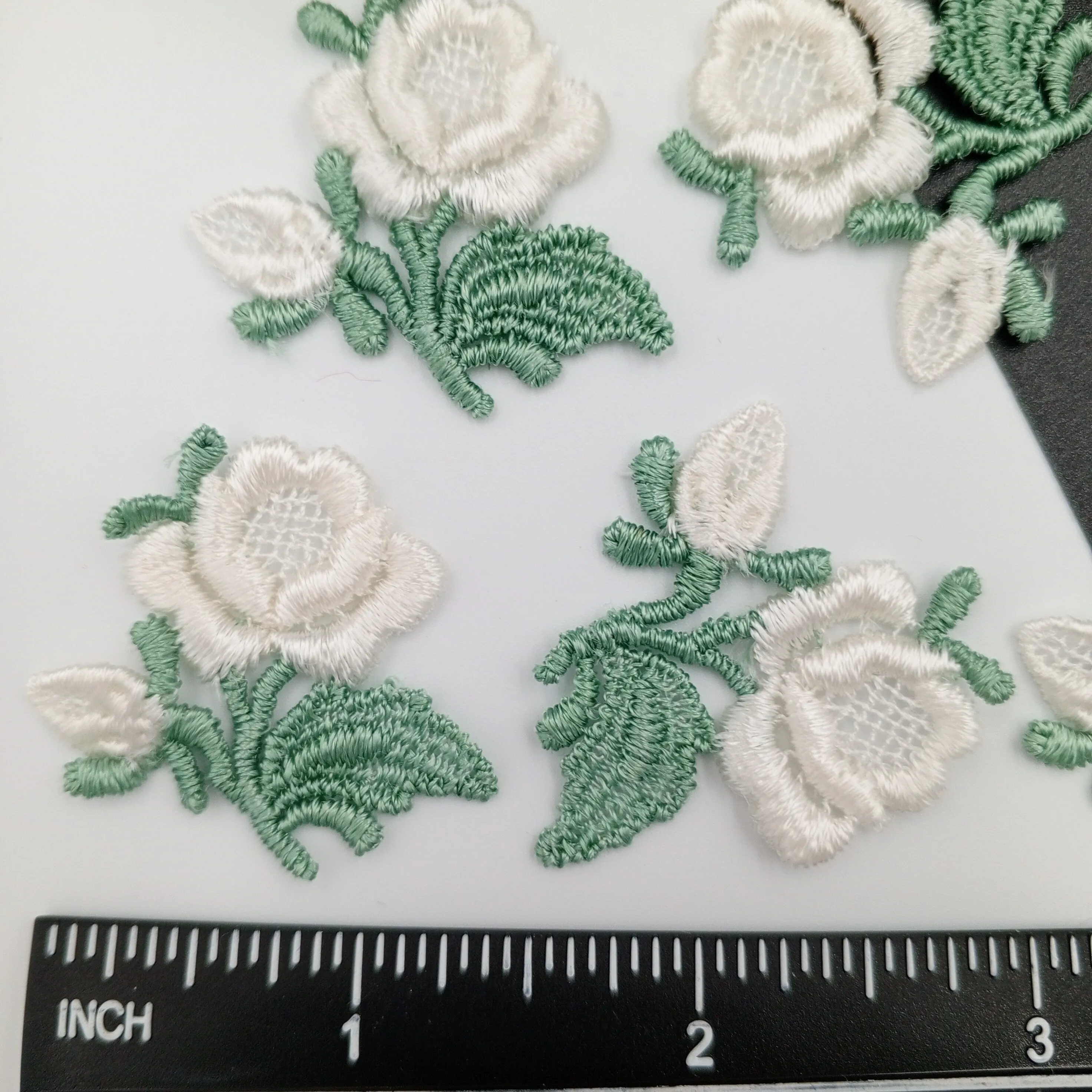 FLORAL VINTAGE applique White Flower Patches #254