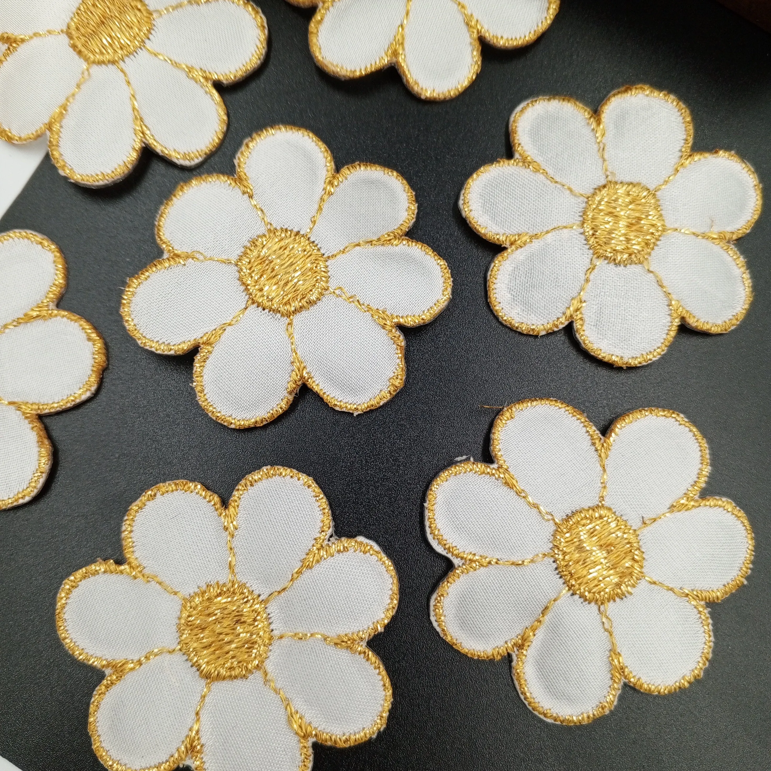 FLORAL VINTAGE appliques gold white flower Patches #263