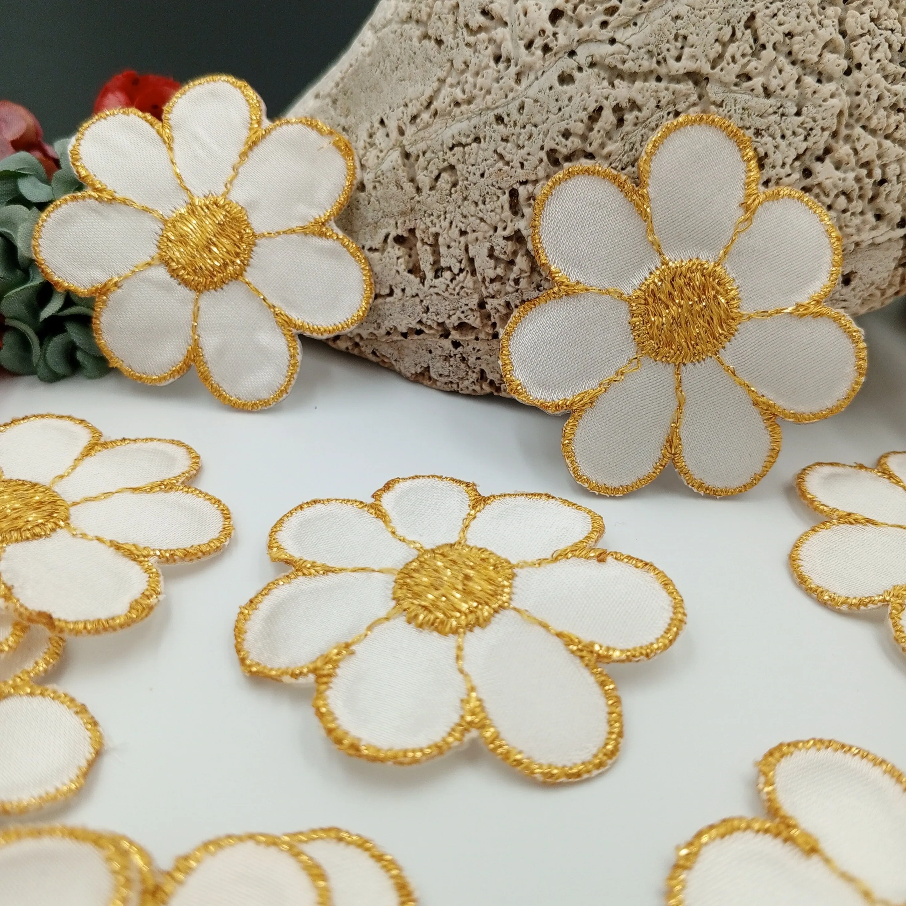 FLORAL VINTAGE appliques gold white flower Patches #263