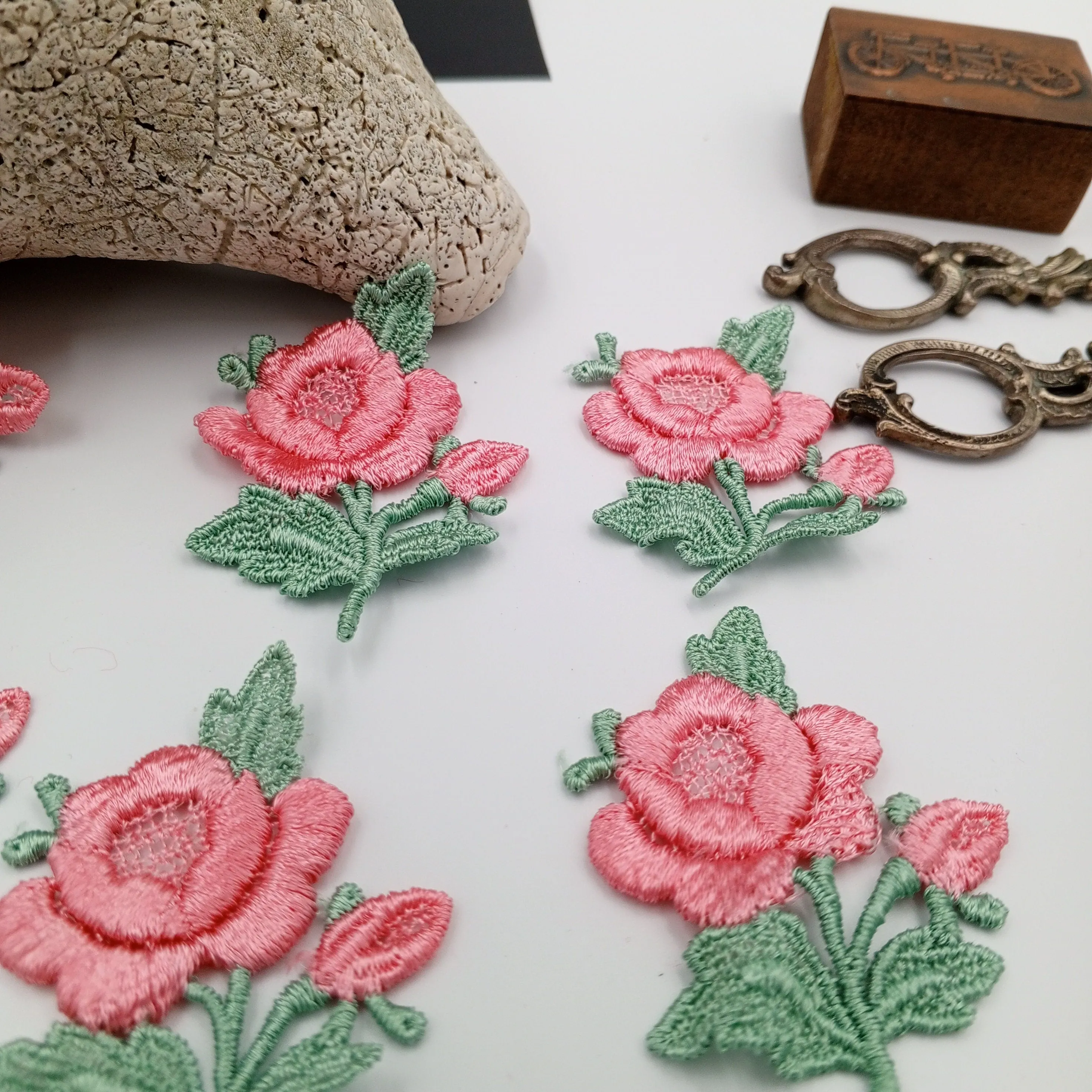 FLORAL VINTAGE appliques pink green flower Patches #251