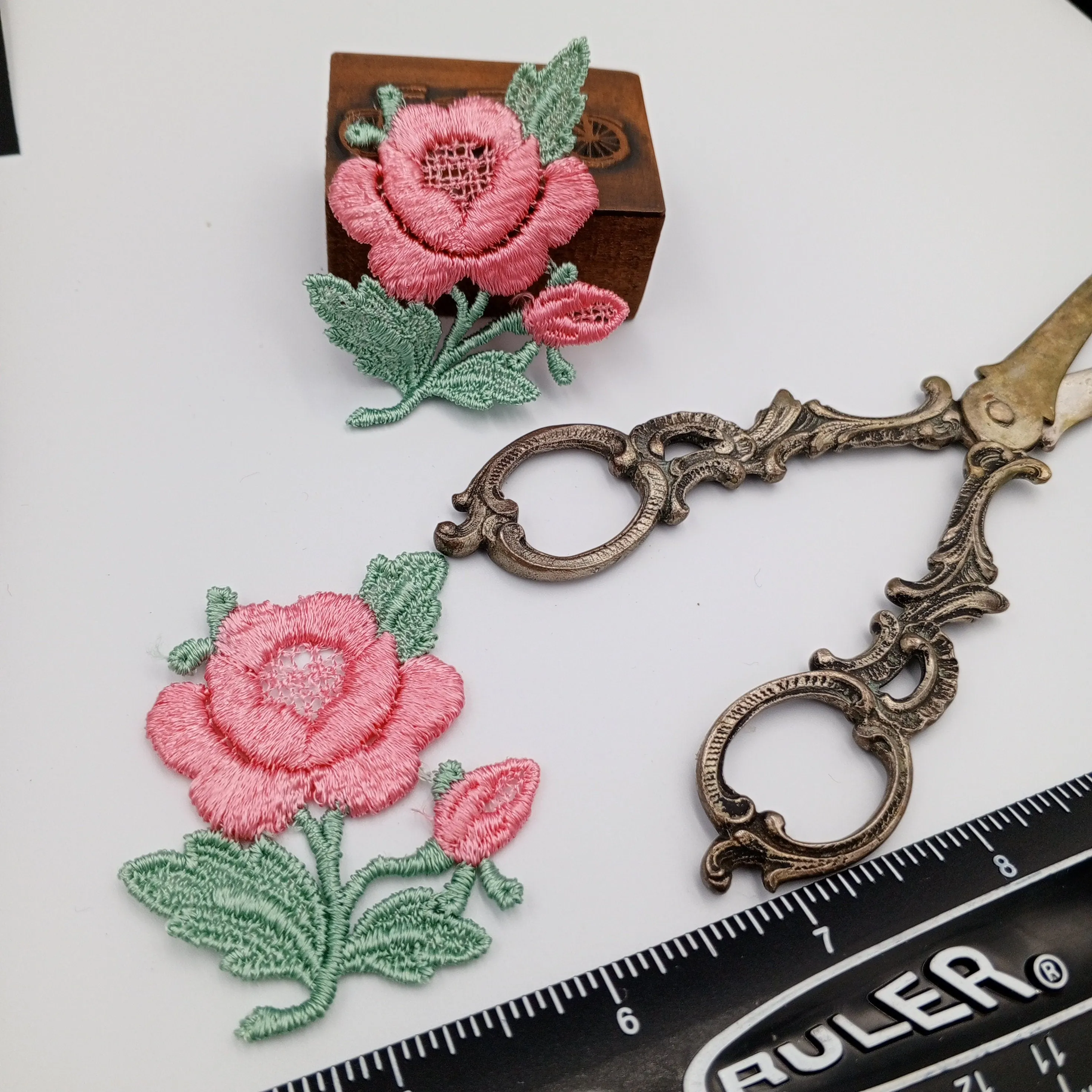 FLORAL VINTAGE appliques pink green flower Patches #251