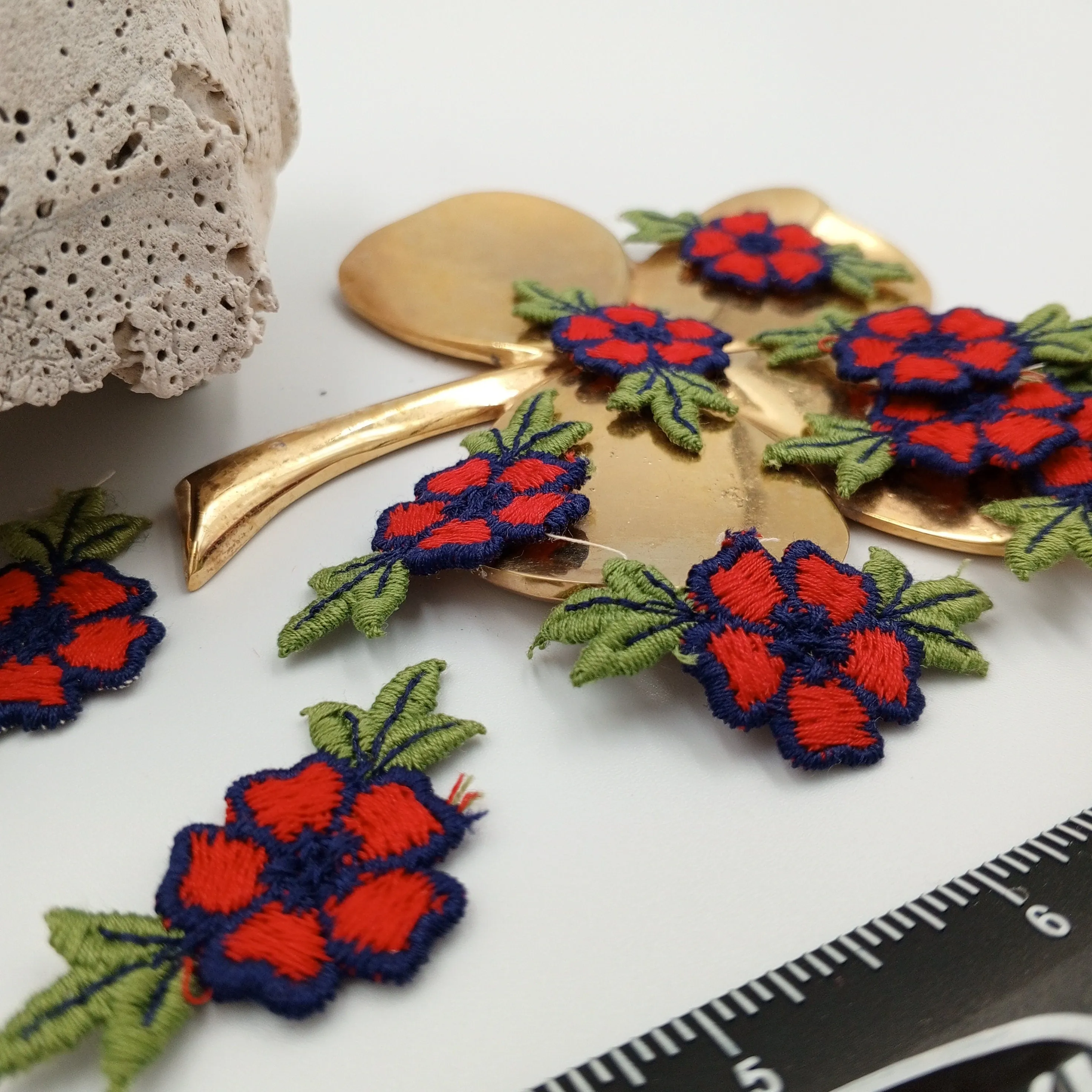 FLORAL VINTAGE appliques red dark blue green flower Patches #233