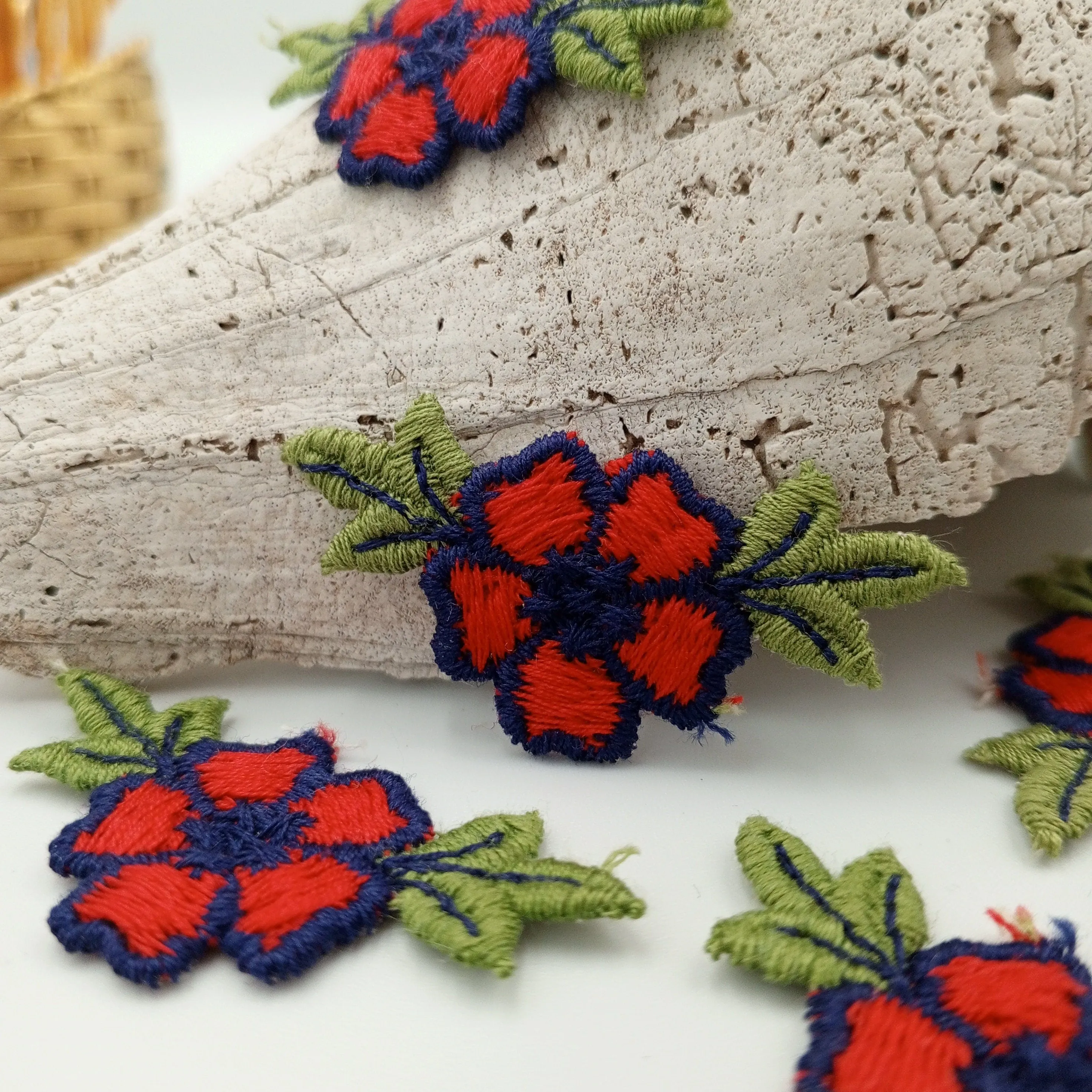 FLORAL VINTAGE appliques red dark blue green flower Patches #233