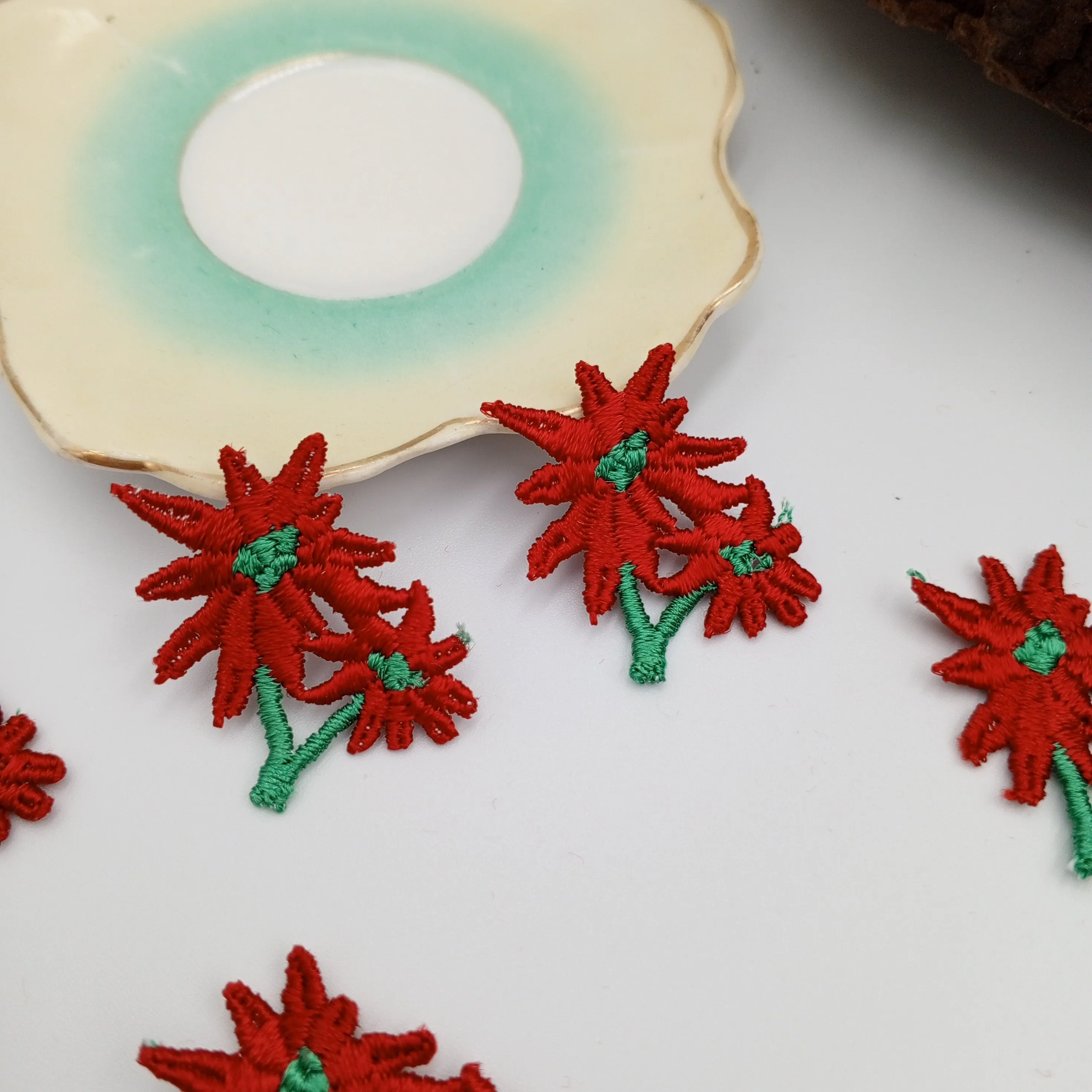 FLORAL VINTAGE appliques red green flower Patches #348