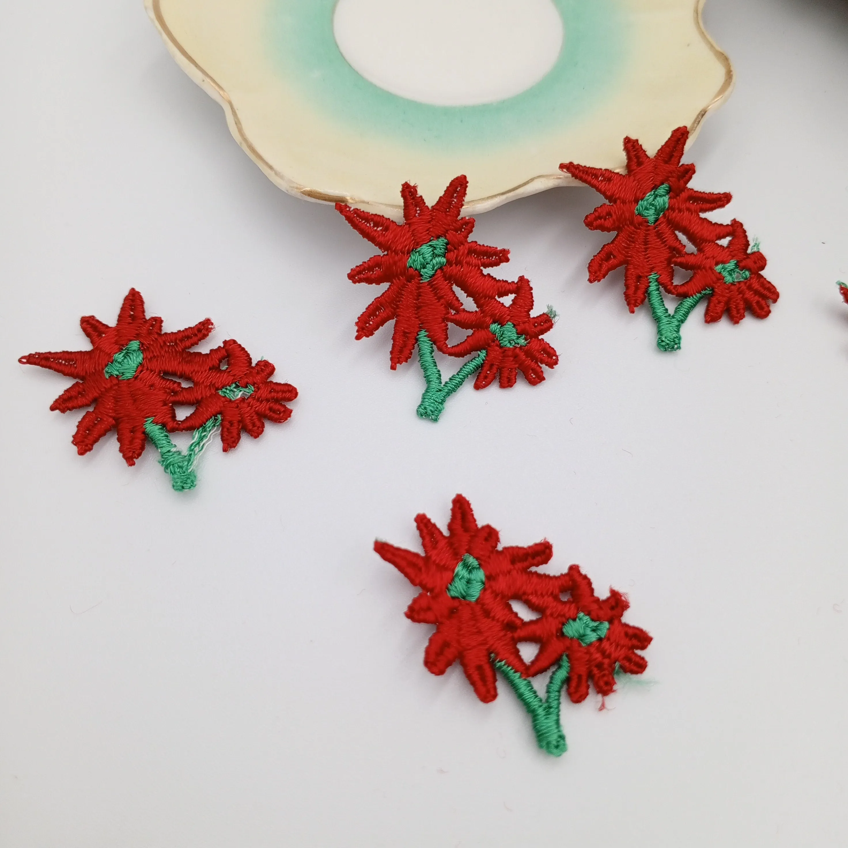 FLORAL VINTAGE appliques red green flower Patches #348