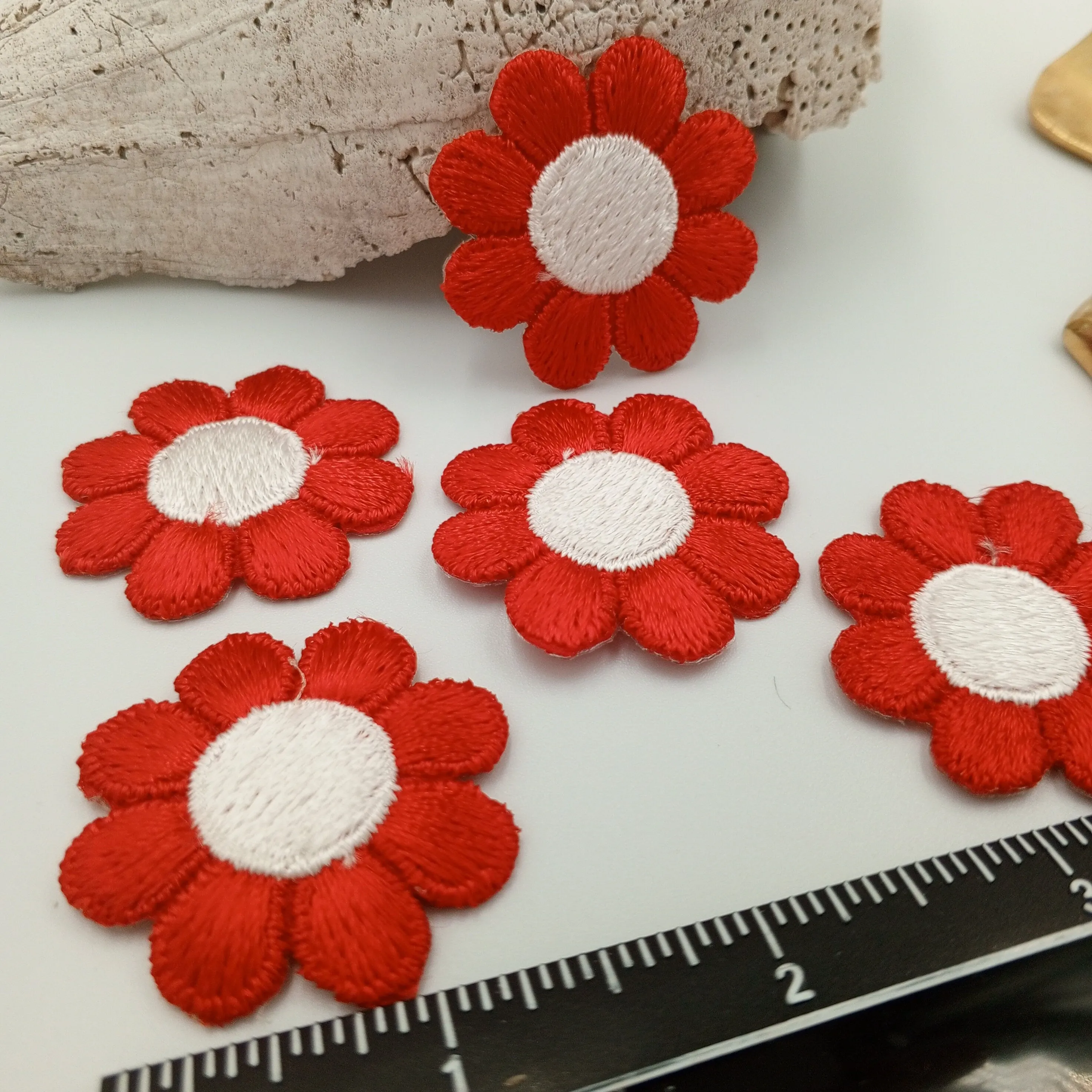 FLORAL VINTAGE appliques white red flower iron on Patches #213