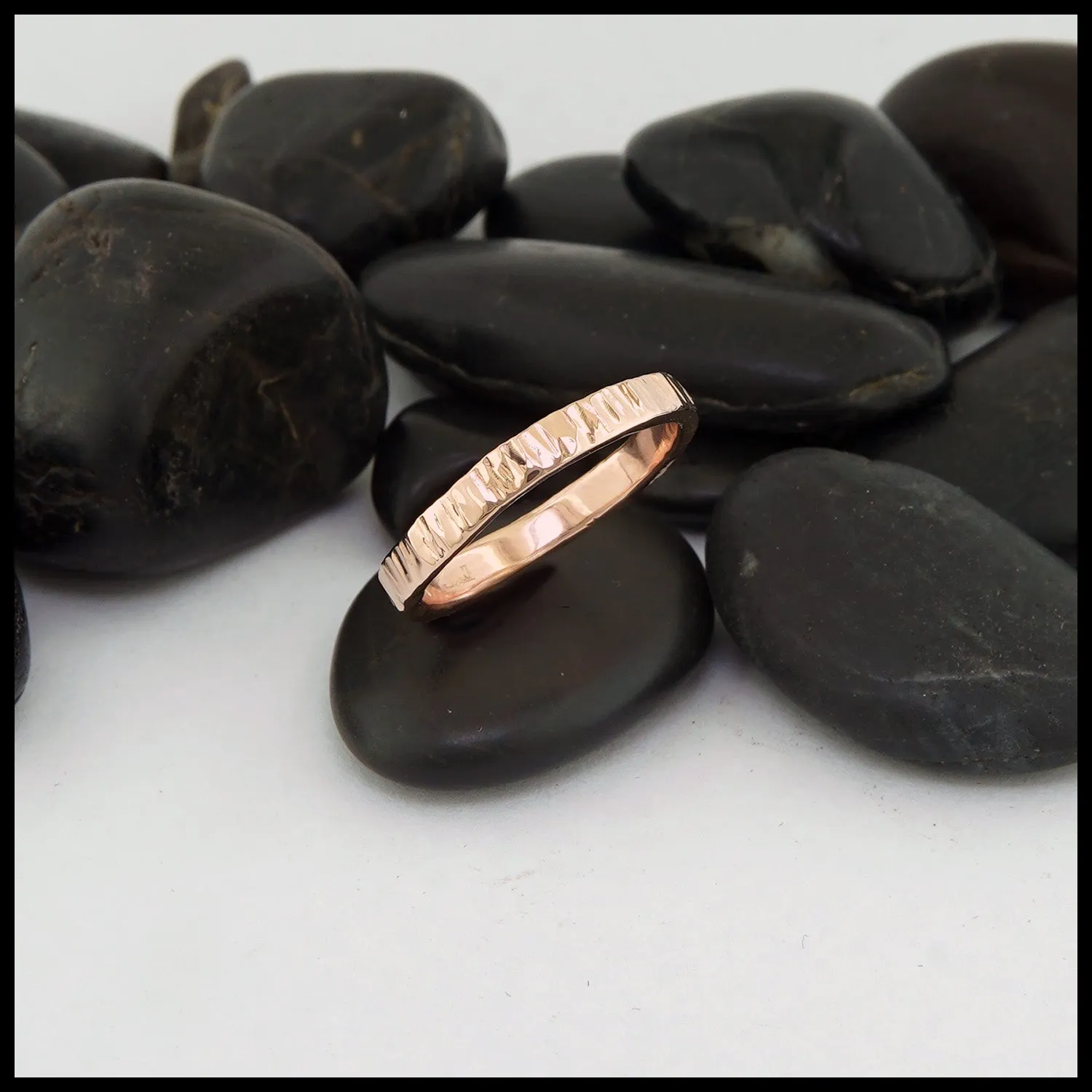 Hammered Band in 14K Gold