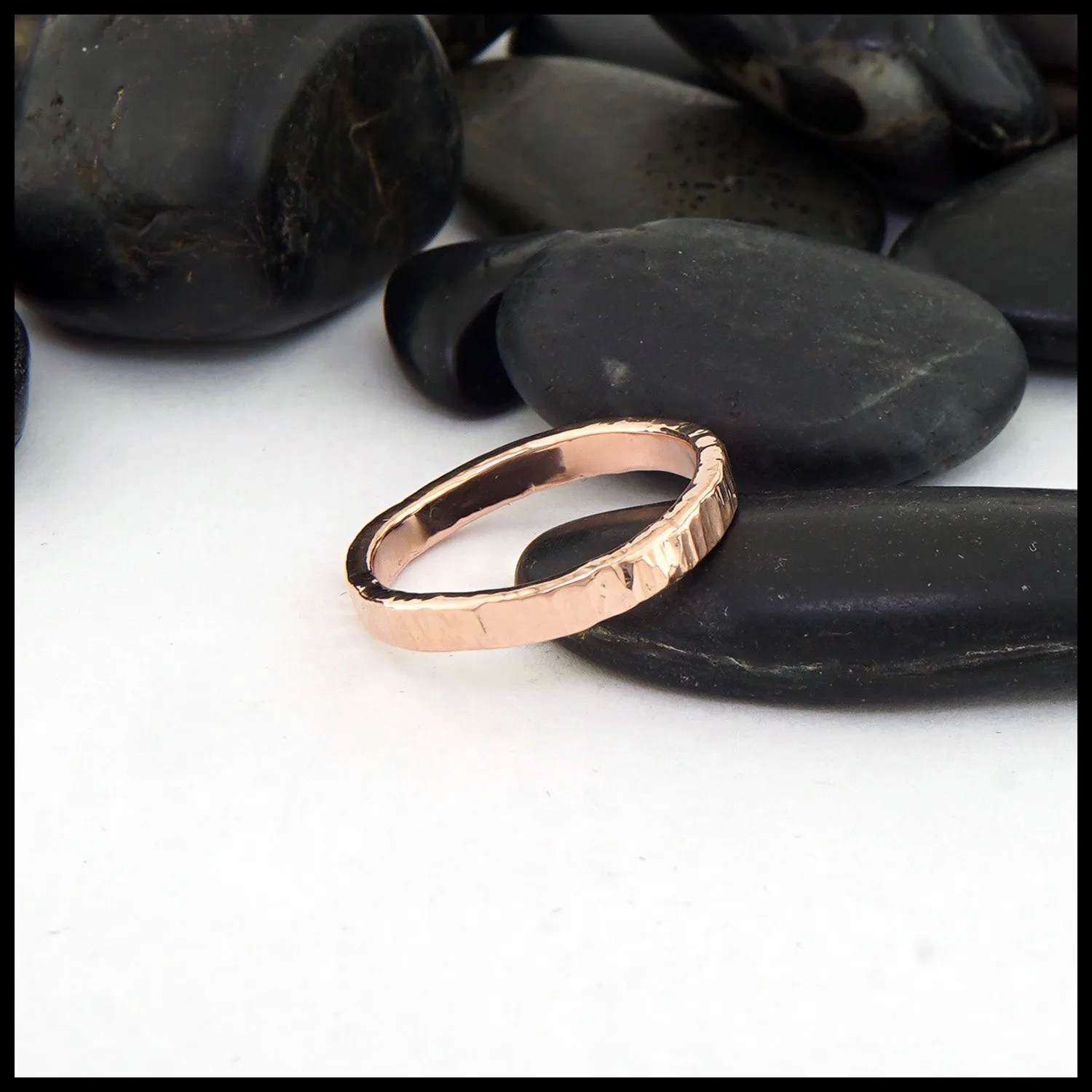 Hammered Band in 14K Gold
