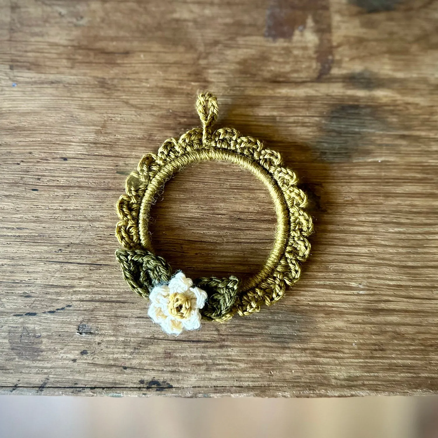 Hand Crocheted Wool Daffodil Frame - Green