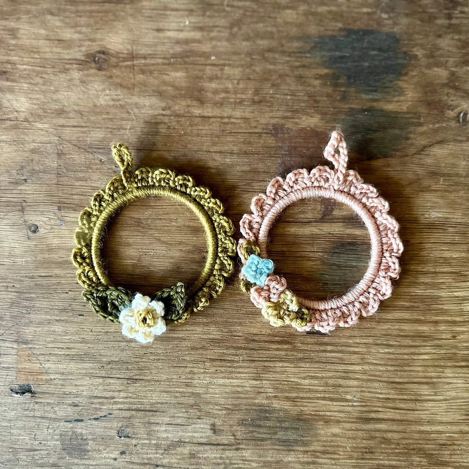 Hand Crocheted Wool Daffodil Frame - Green