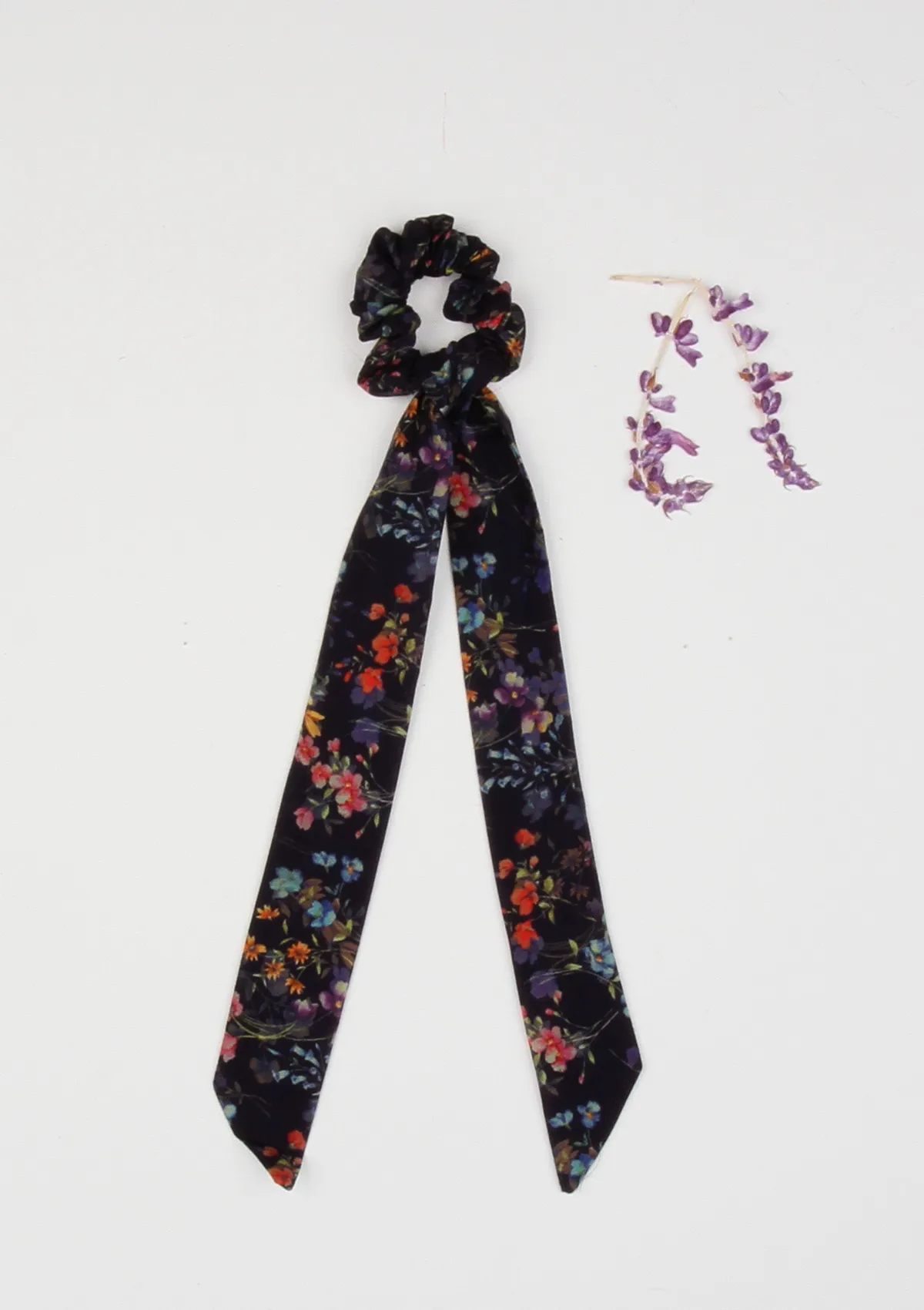 Heirloom Ribbon Scrunchie, Botanical Garden, Navy