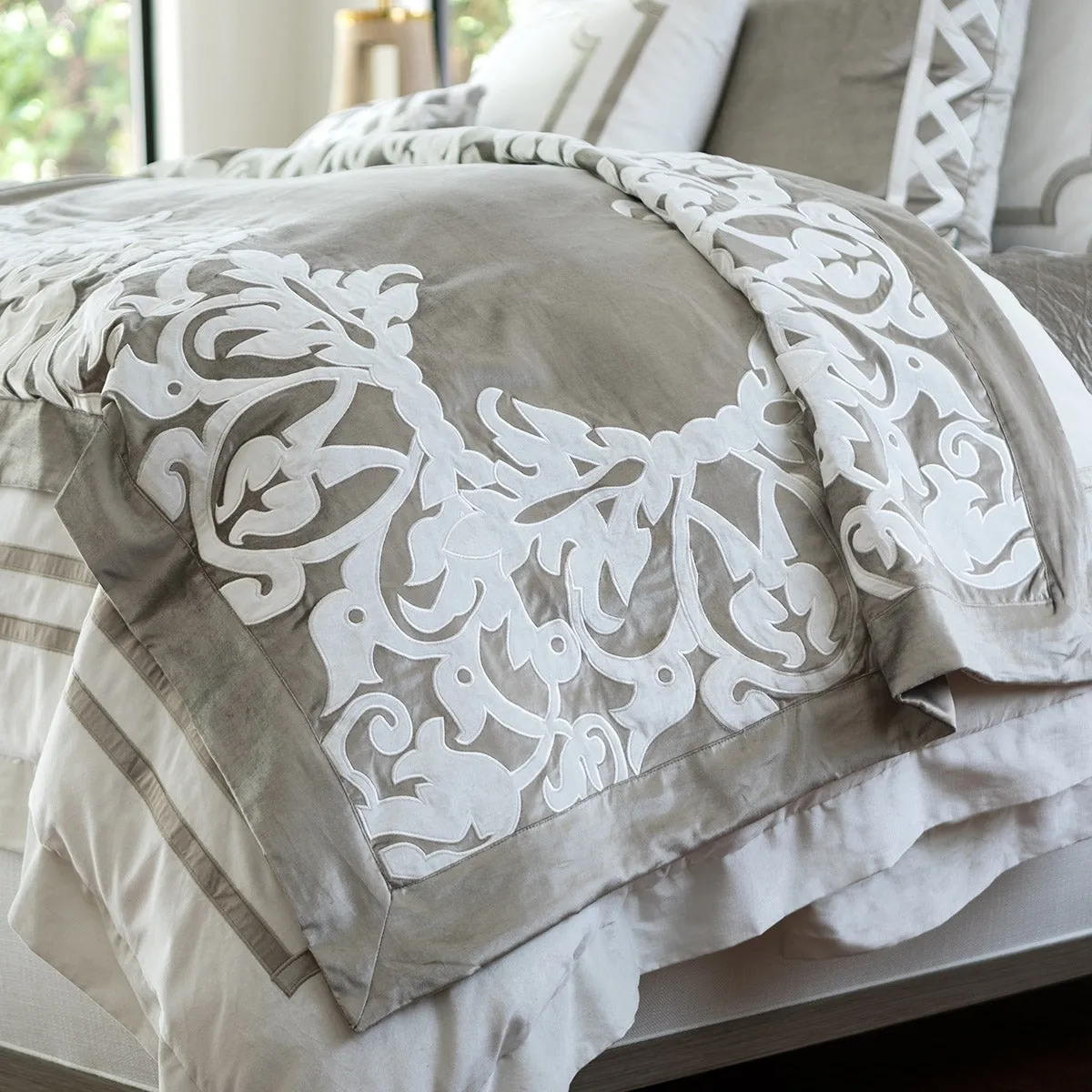 Jackie Throw Fawn Matte Velvet Ivory Matte Velvet 42X98