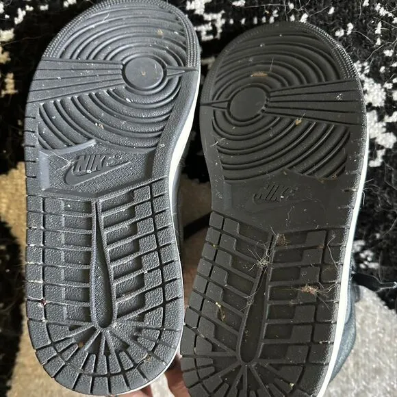Jordan 1 Mid 'Distressed Smoke Grey'