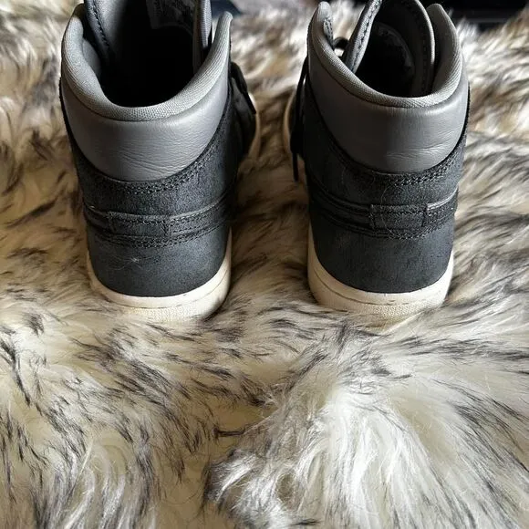 Jordan 1 Mid 'Distressed Smoke Grey'