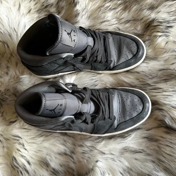 Jordan 1 Mid 'Distressed Smoke Grey'
