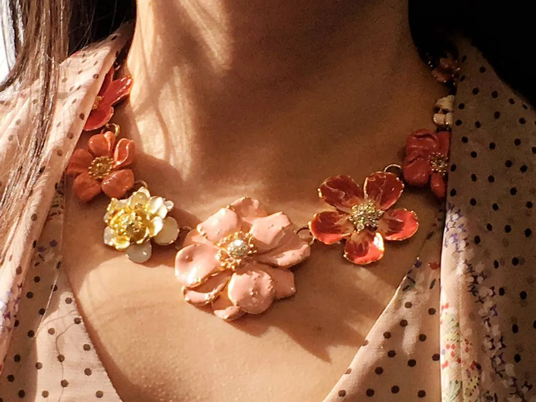 Les Roses Necklace