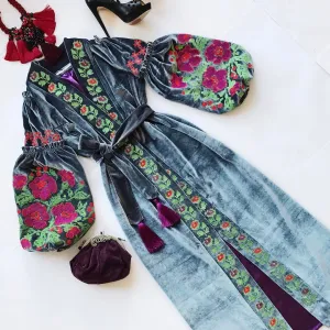 Long velvet kaftan with embroidery