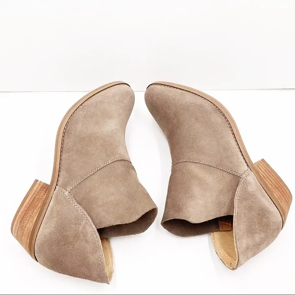 {LUCKY BRAND} Fahmida  Suede Ankle Bootie