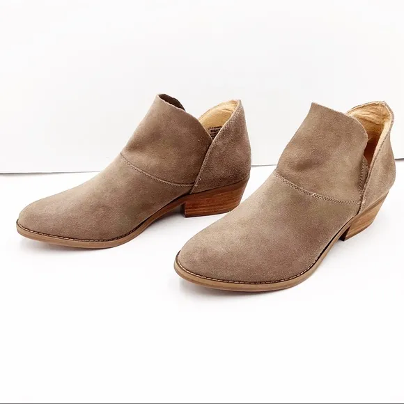 {LUCKY BRAND} Fahmida  Suede Ankle Bootie