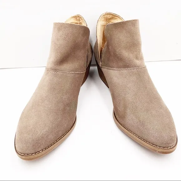 {LUCKY BRAND} Fahmida  Suede Ankle Bootie