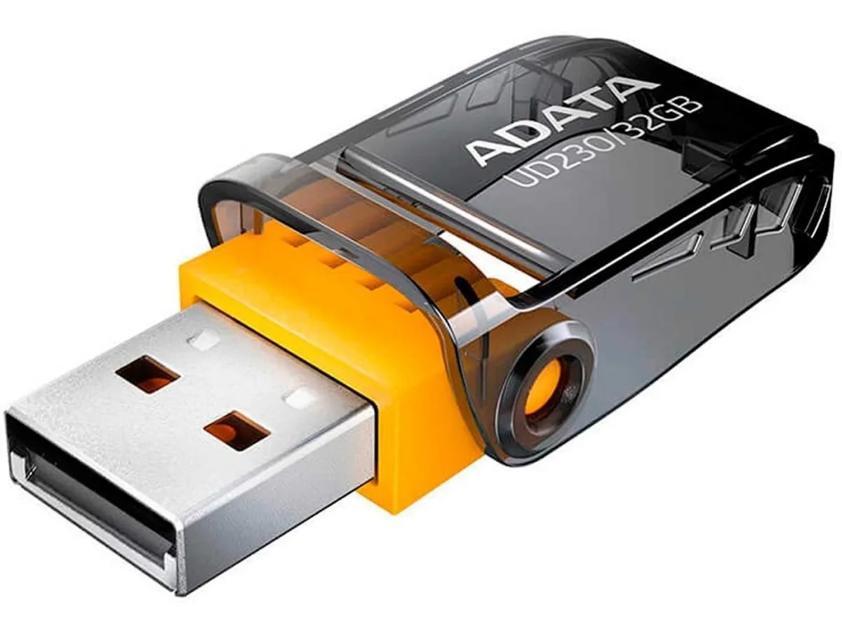 Memoria Usb Adata Ud230 32 Gb 2.0 Retractil Flash Negra