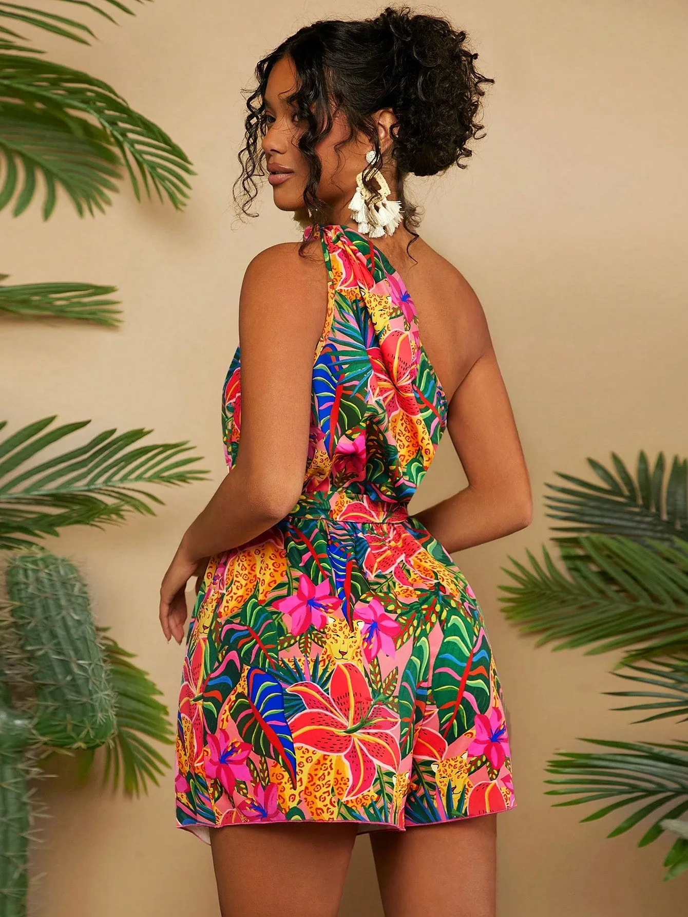 Monos tropicales de mujer con un solo hombro