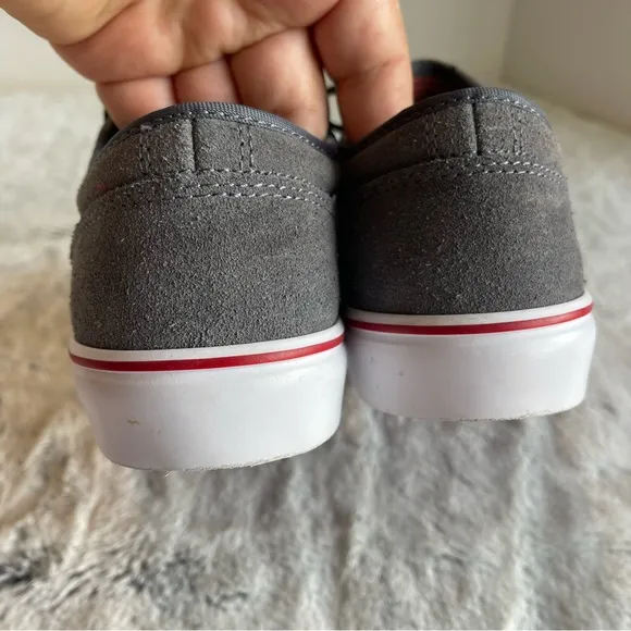 Nike Toki Low Suede Casual shoe . Boys size 5