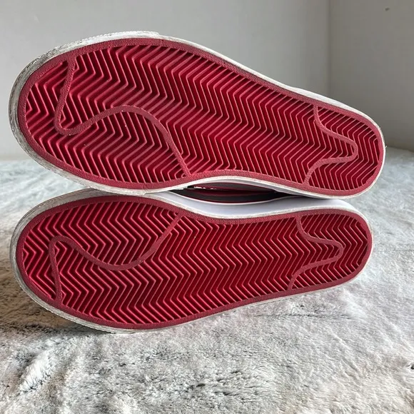 Nike Toki Low Suede Casual shoe . Boys size 5