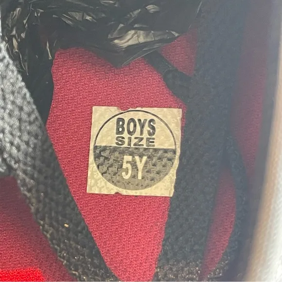 Nike Toki Low Suede Casual shoe . Boys size 5