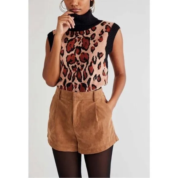 NWTGS FREE PEOPLE Roma Vegan Suede Shorts / Mocha
