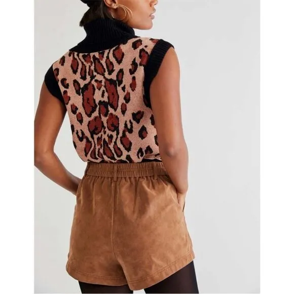NWTGS FREE PEOPLE Roma Vegan Suede Shorts / Mocha