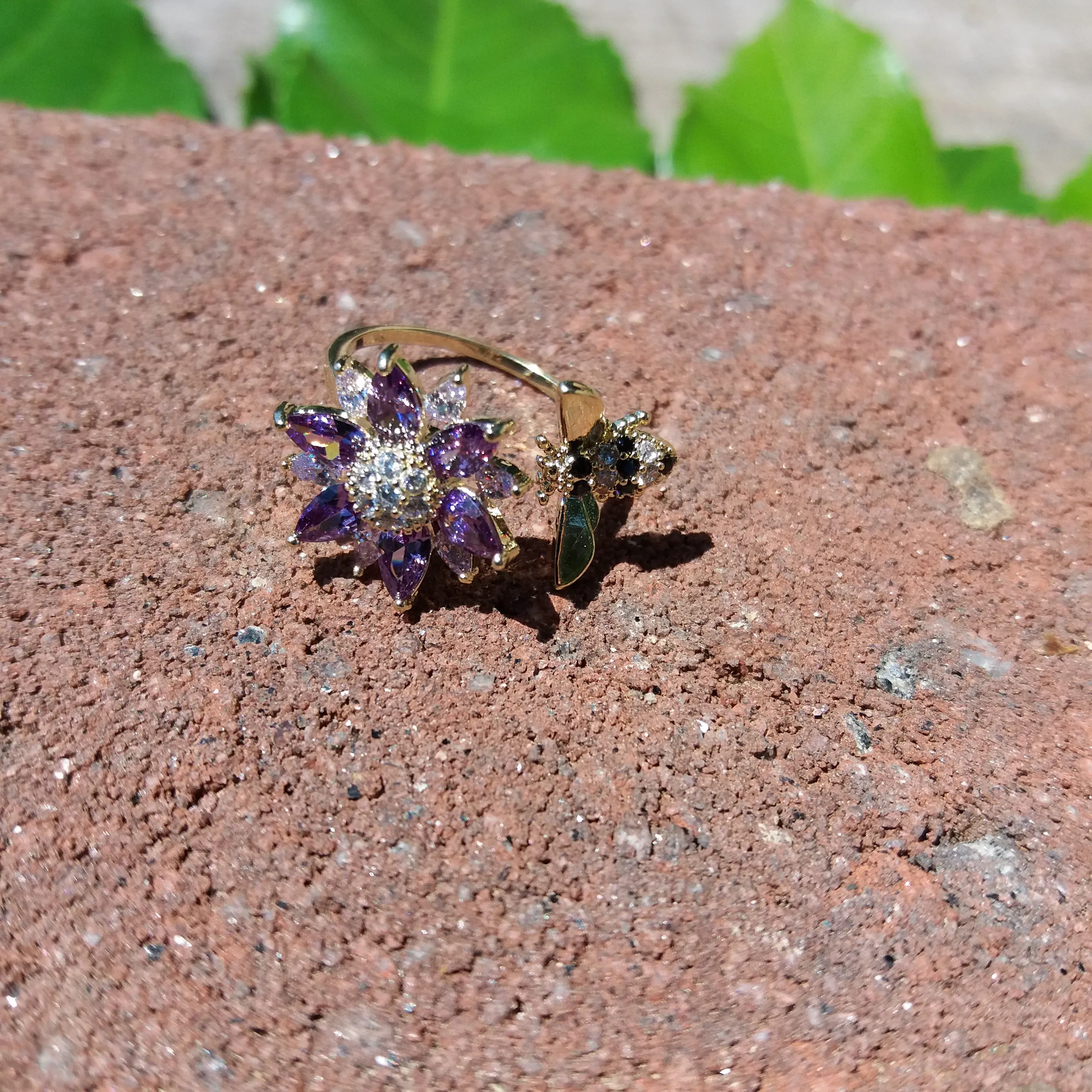 RHINESTONE BEE AND FLOWER RING