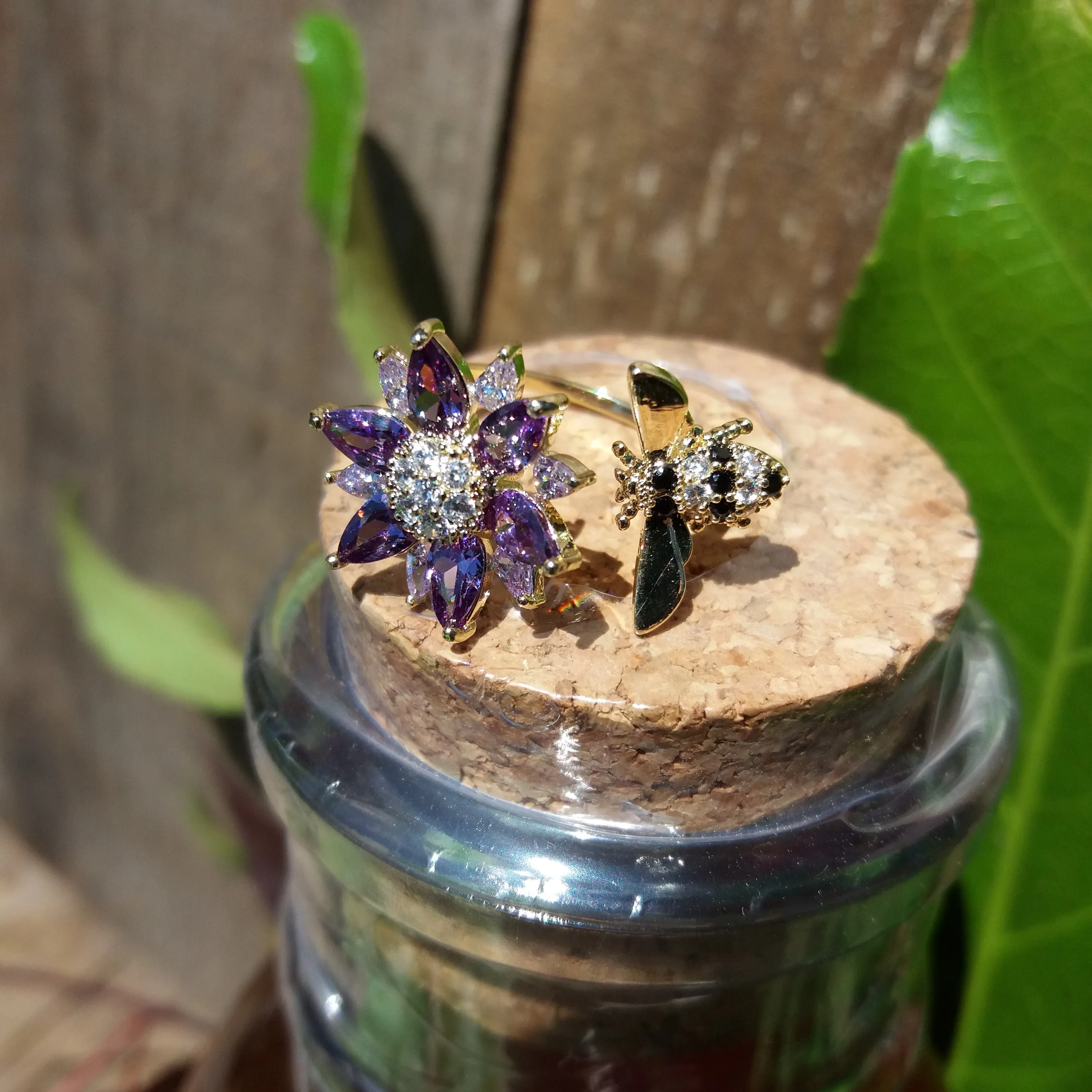 RHINESTONE BEE AND FLOWER RING