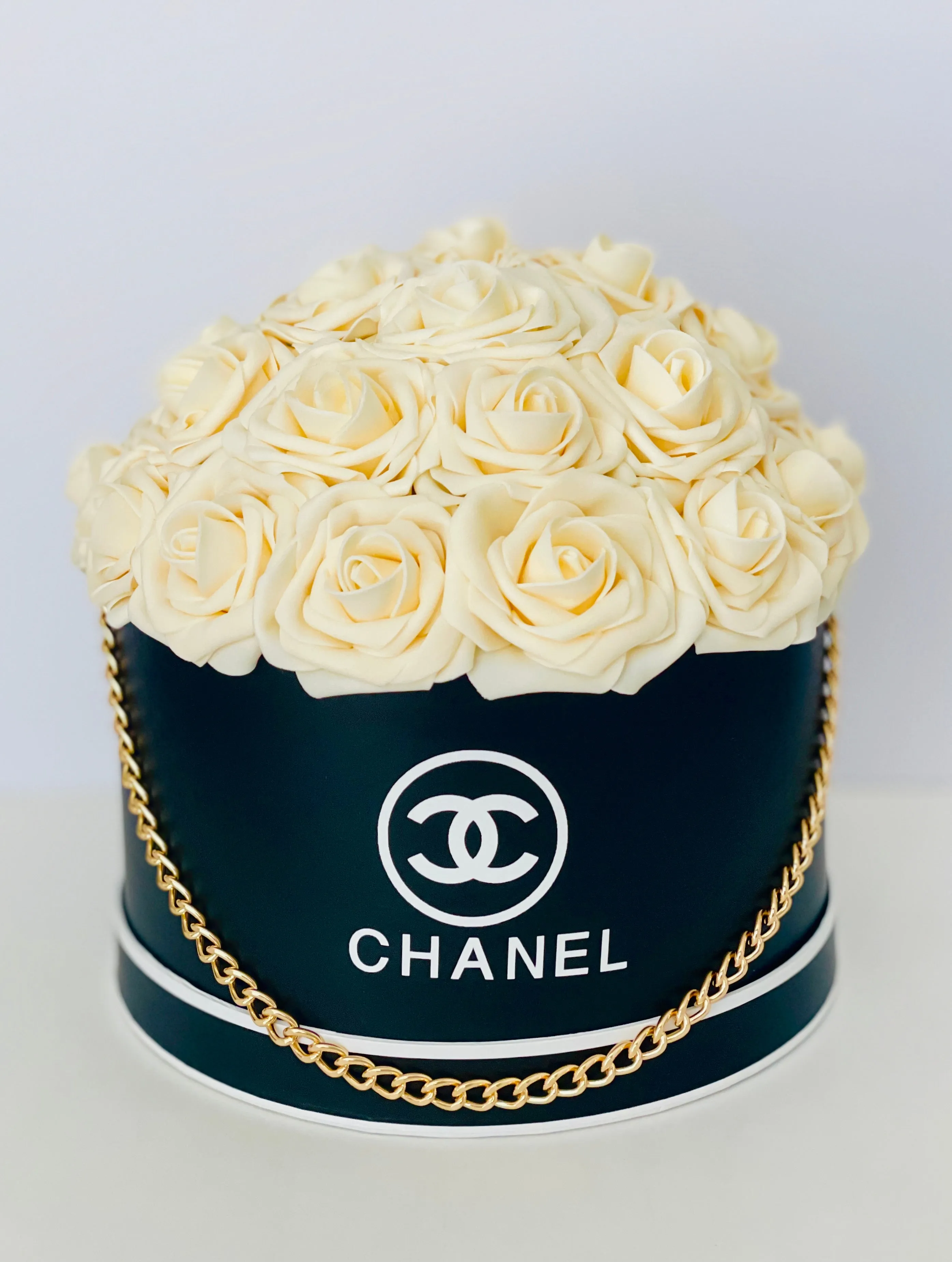 Round Flower Box with Chain