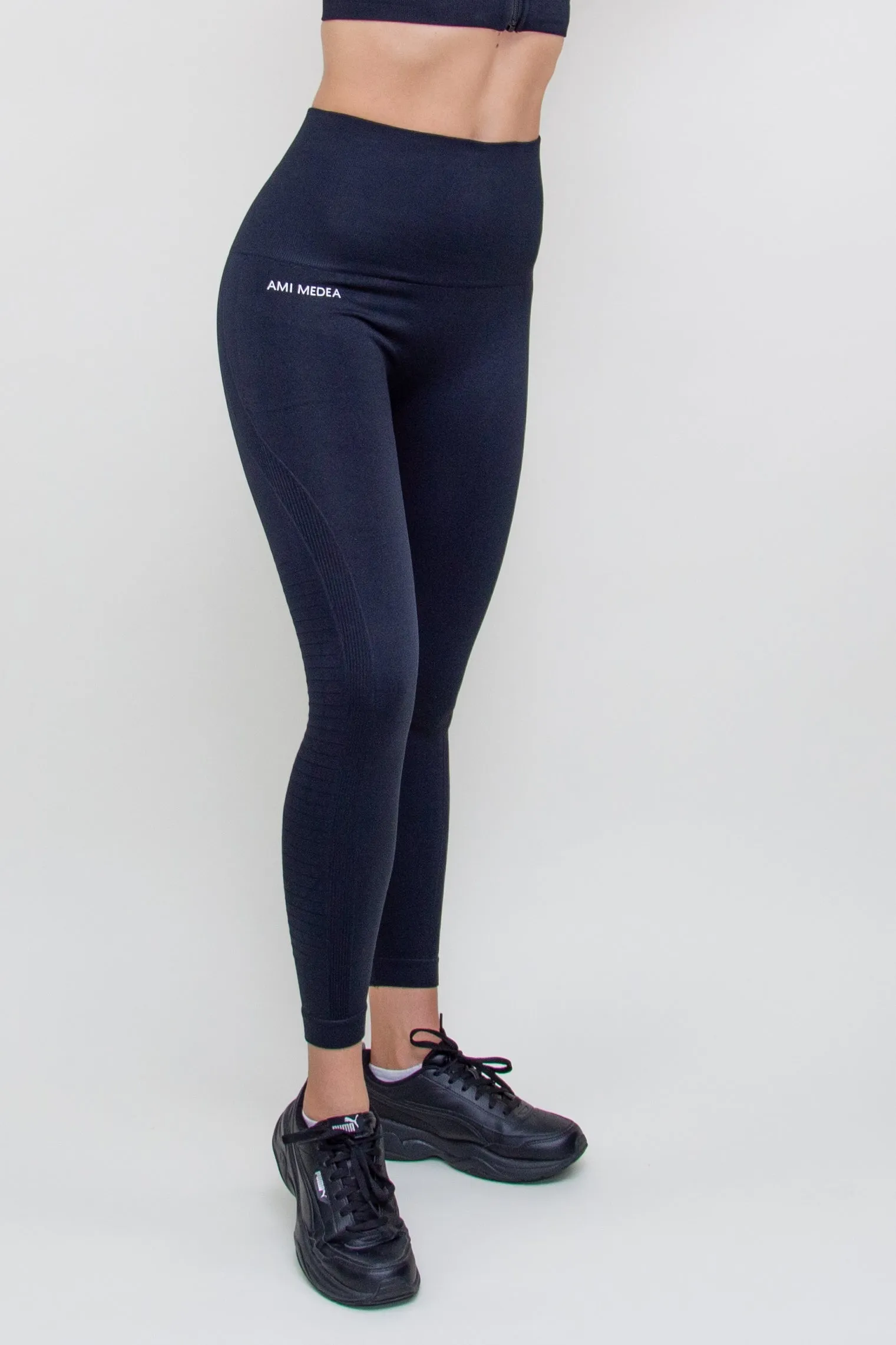 Tamprės "Simple Black"