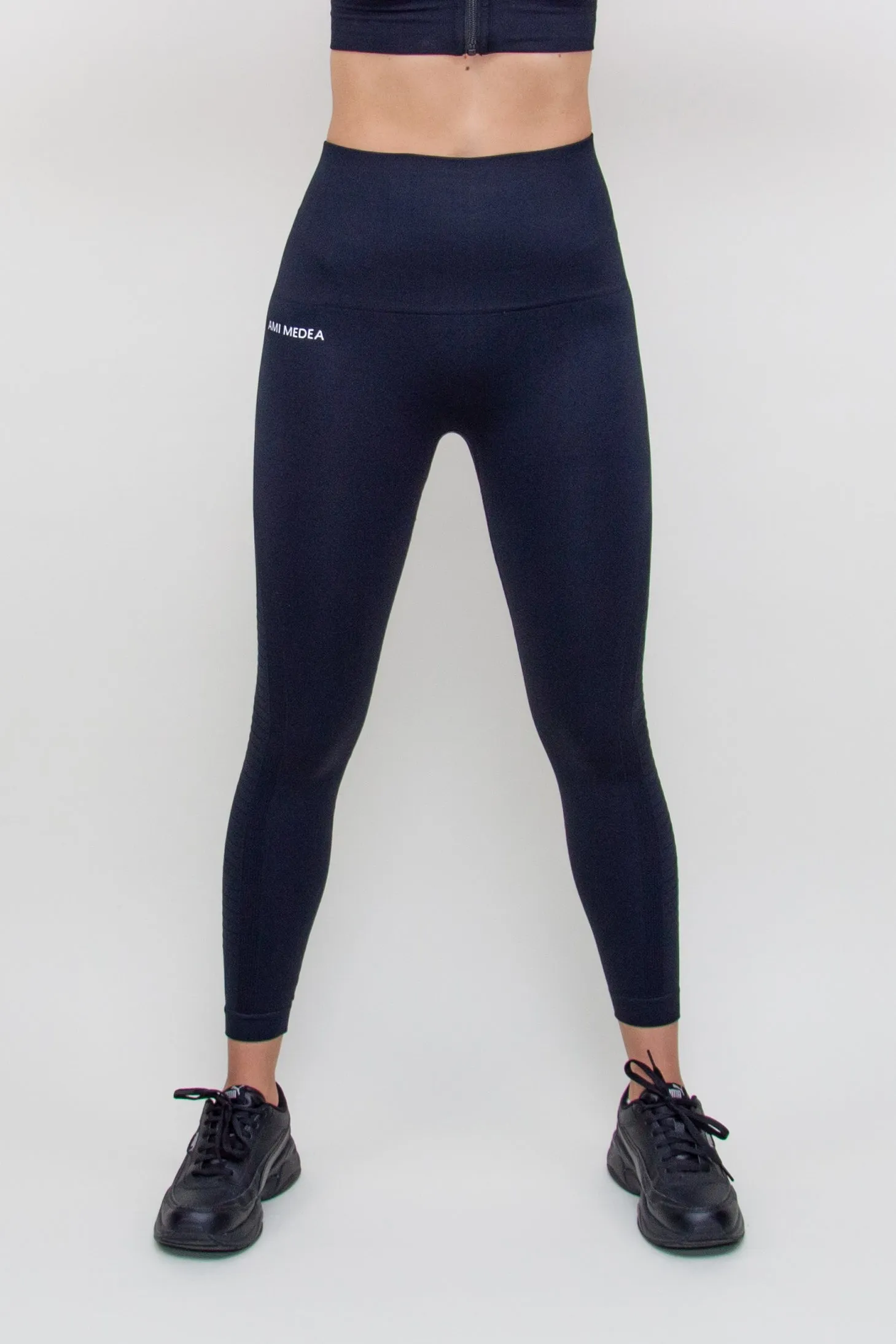 Tamprės "Simple Black"