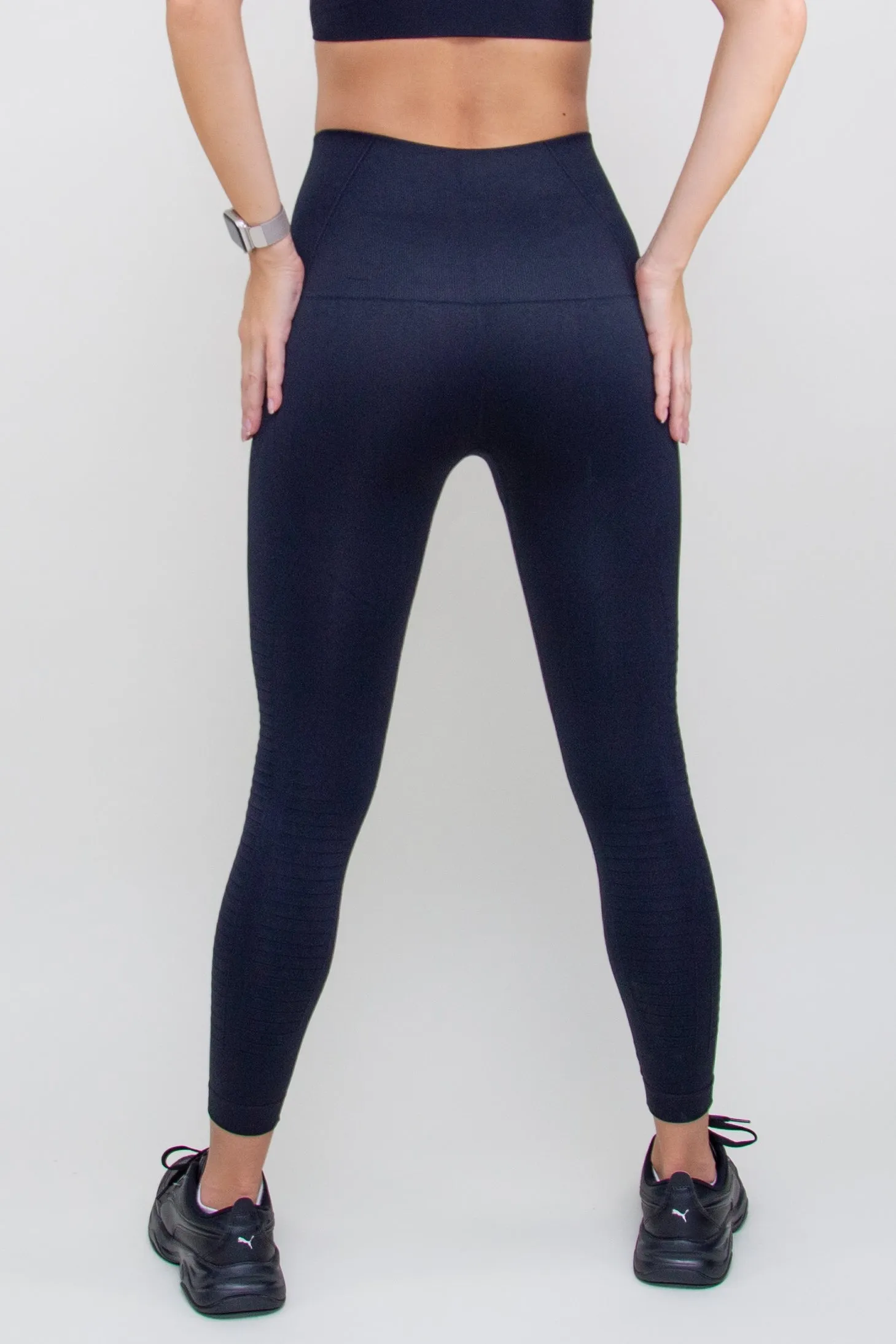 Tamprės "Simple Black"